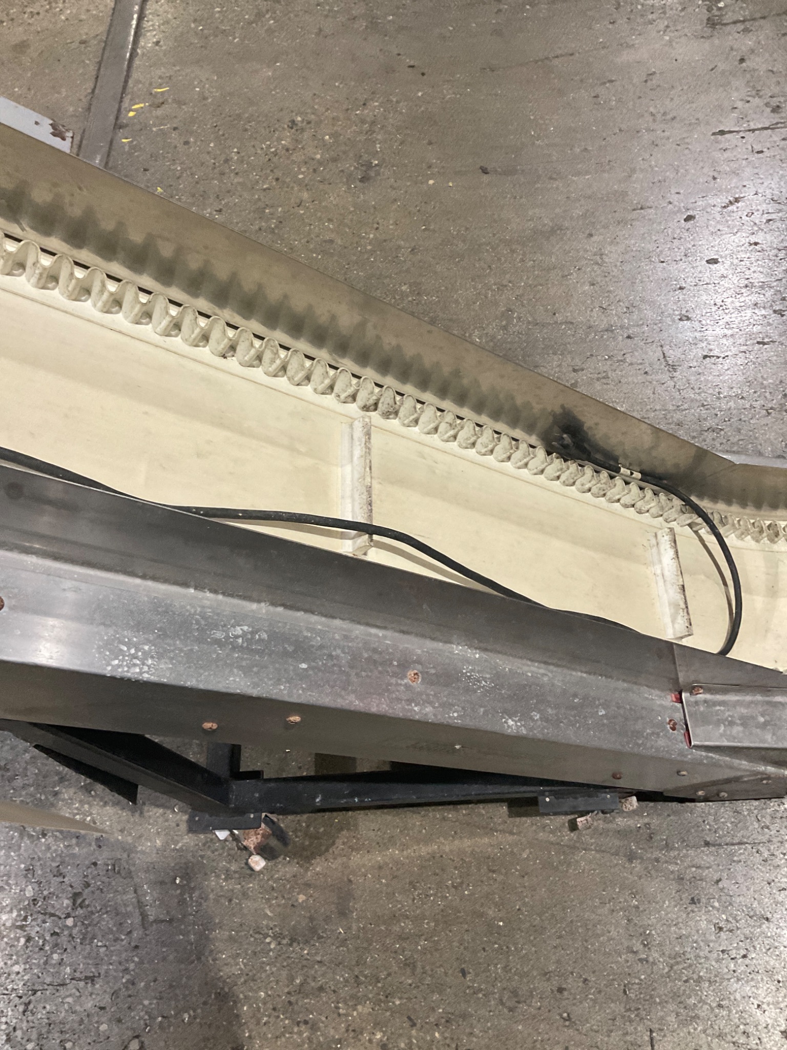 LAROS A-525-12-30-54-45 Incline Conveyor USED 6