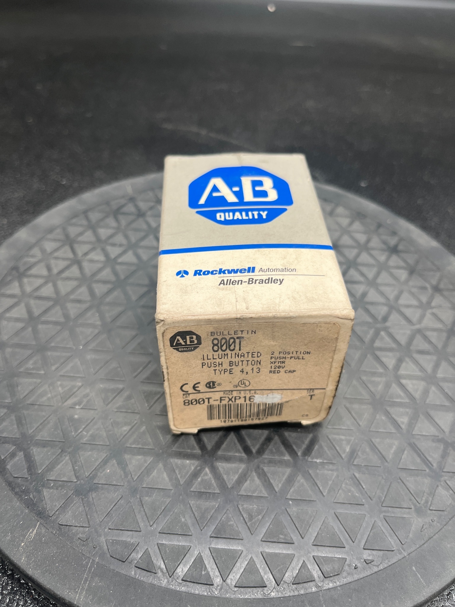 ALLEN BRADLEY 800T-FXP16A1 Illuminated Push-Pull Button NEW 0