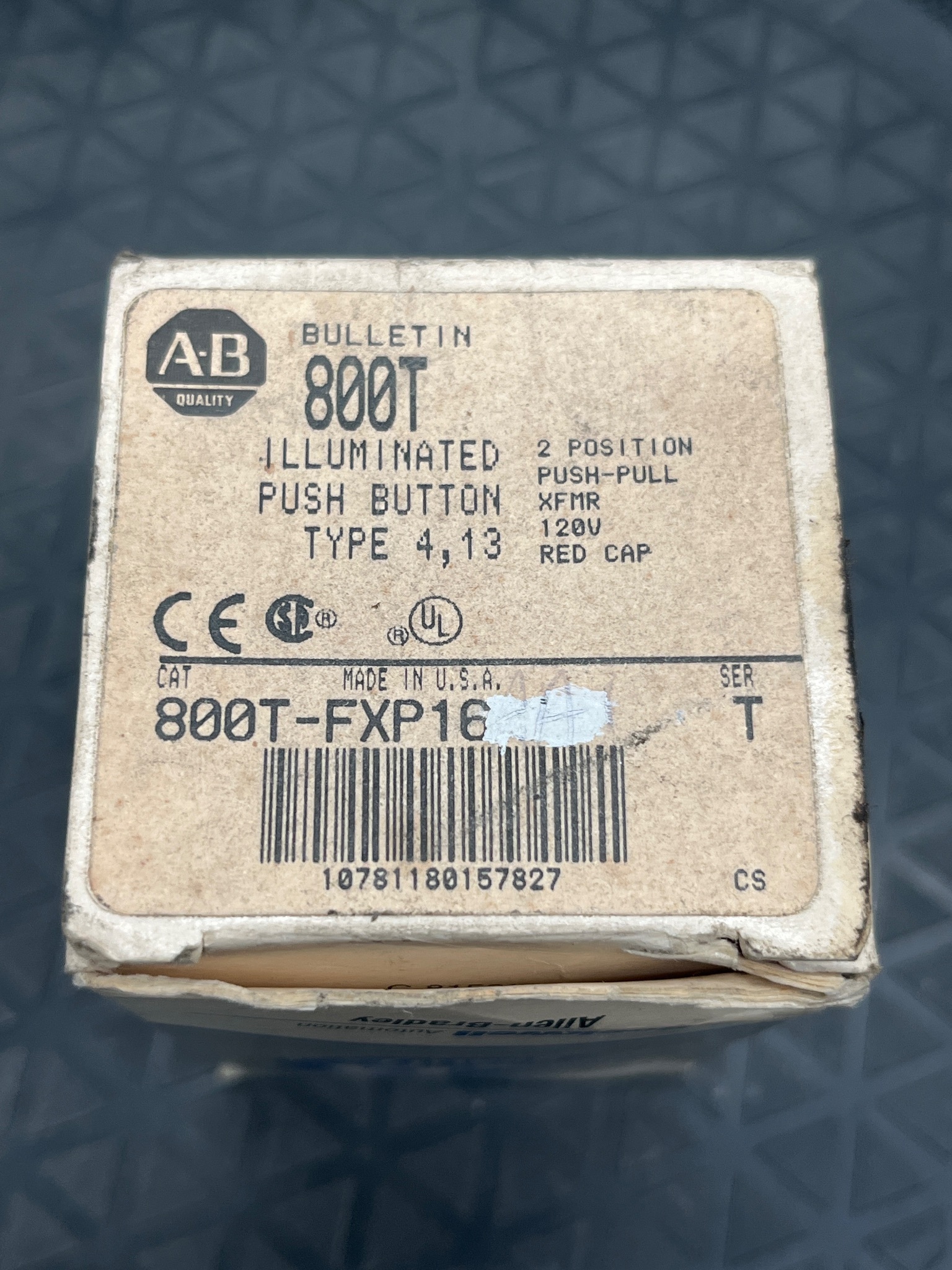 ALLEN BRADLEY 800T-FXP16A1 Illuminated Push-Pull Button NEW 4