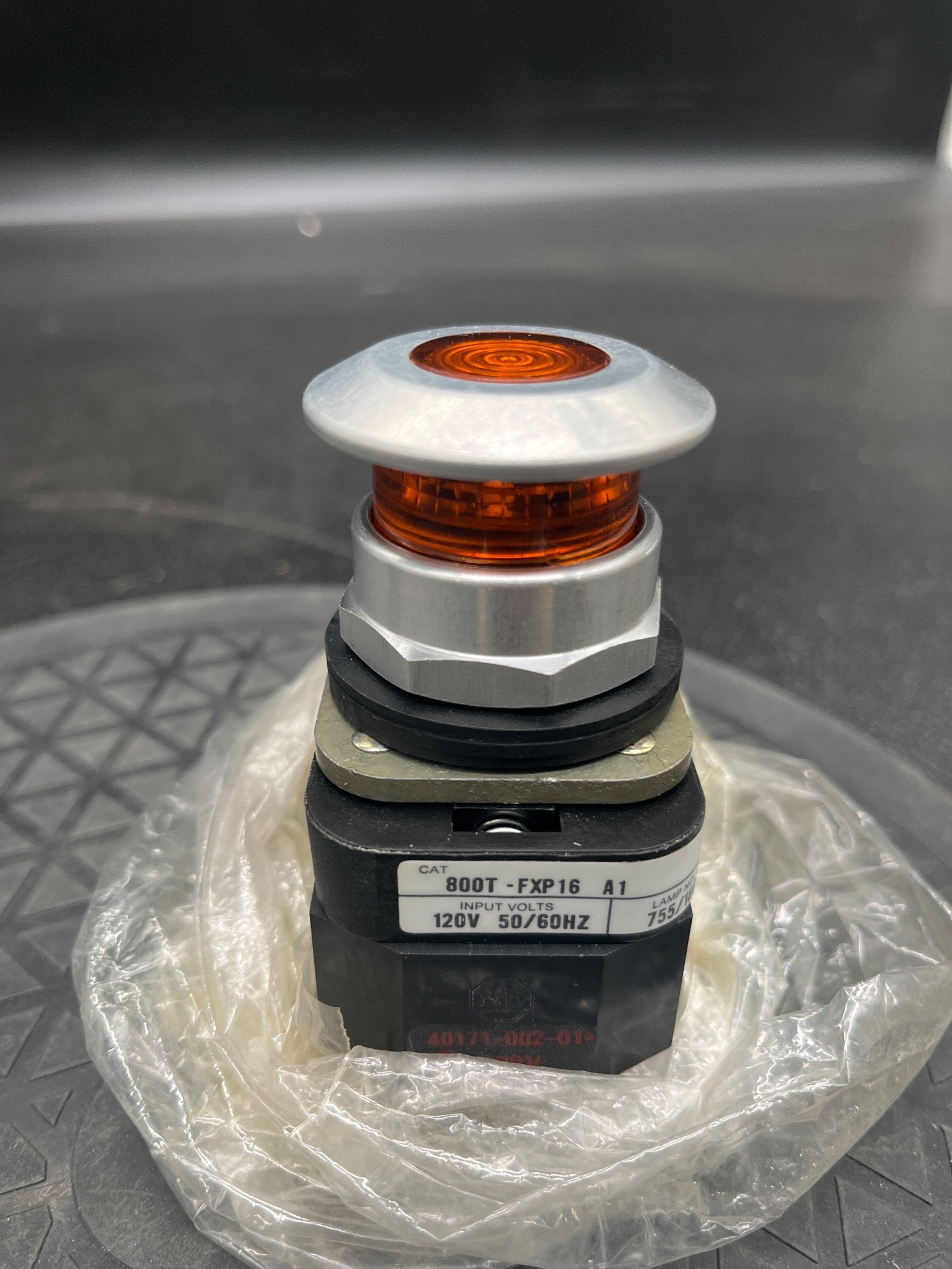 ALLEN BRADLEY 800T-FXP16A1 Illuminated Push-Pull Button NEW 5