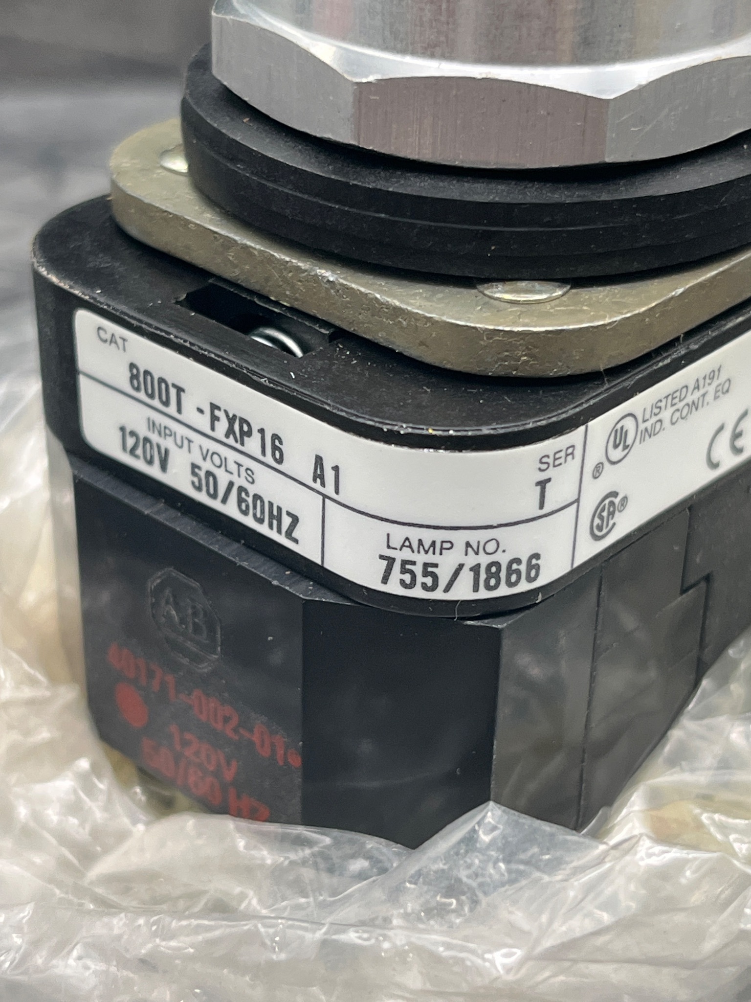 ALLEN BRADLEY 800T-FXP16A1 Illuminated Push-Pull Button NEW 6