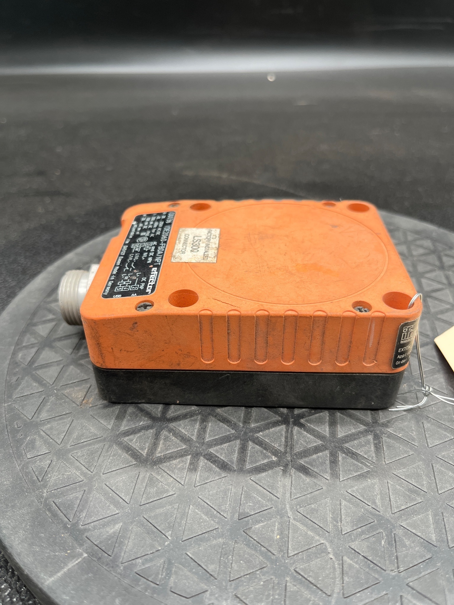 EFECTOR IDE2060-FB0A/NPT-ID0036 Inductive Proximity Switch USED 1