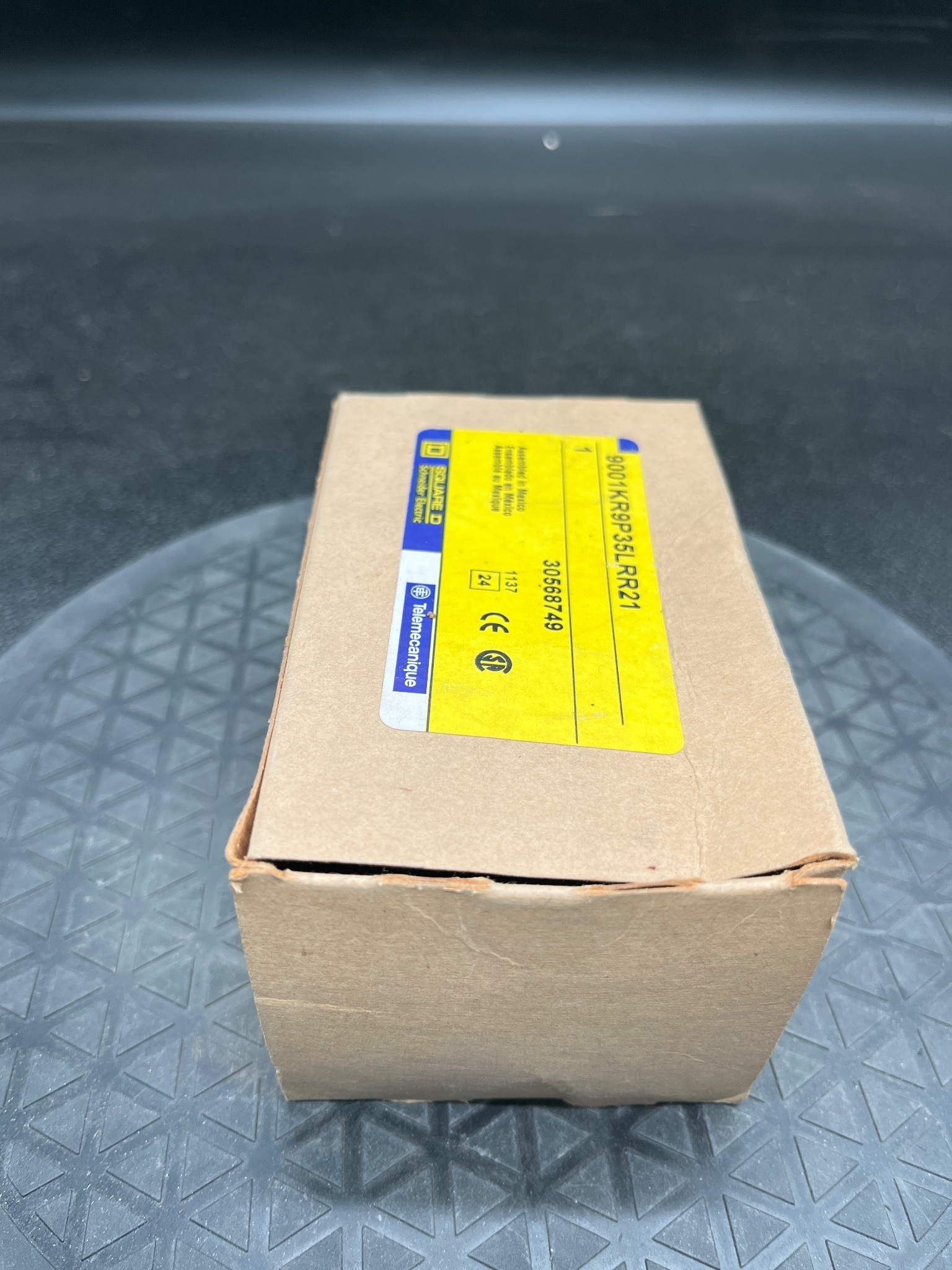 SQUARE D 9001KR9P35LRR21 Illuminated Pushbutton Switch NEW 1