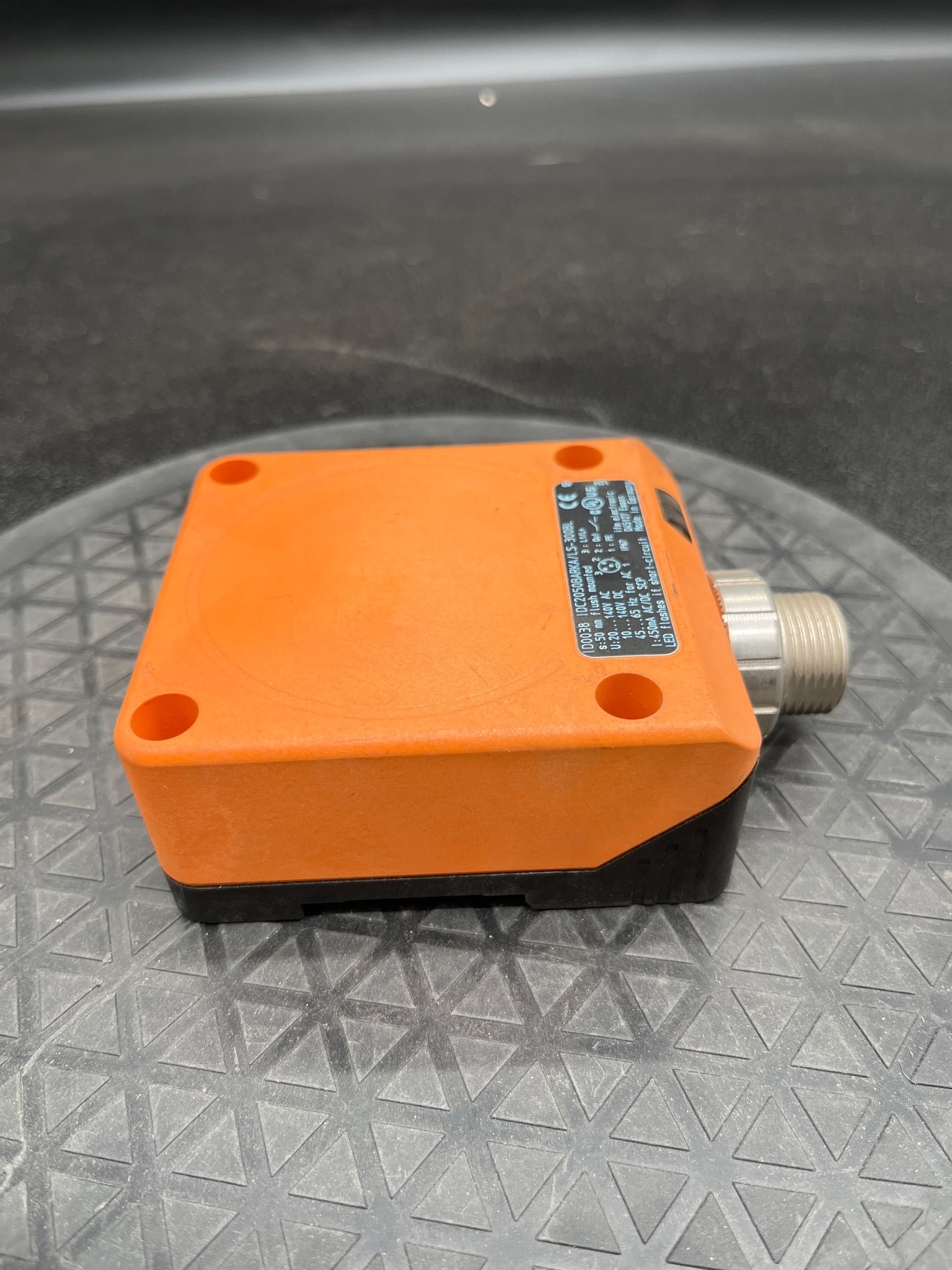 IFM ID0038 IDC2050BARKA/LS-300BL Inductive Proximity Sensor USED 3