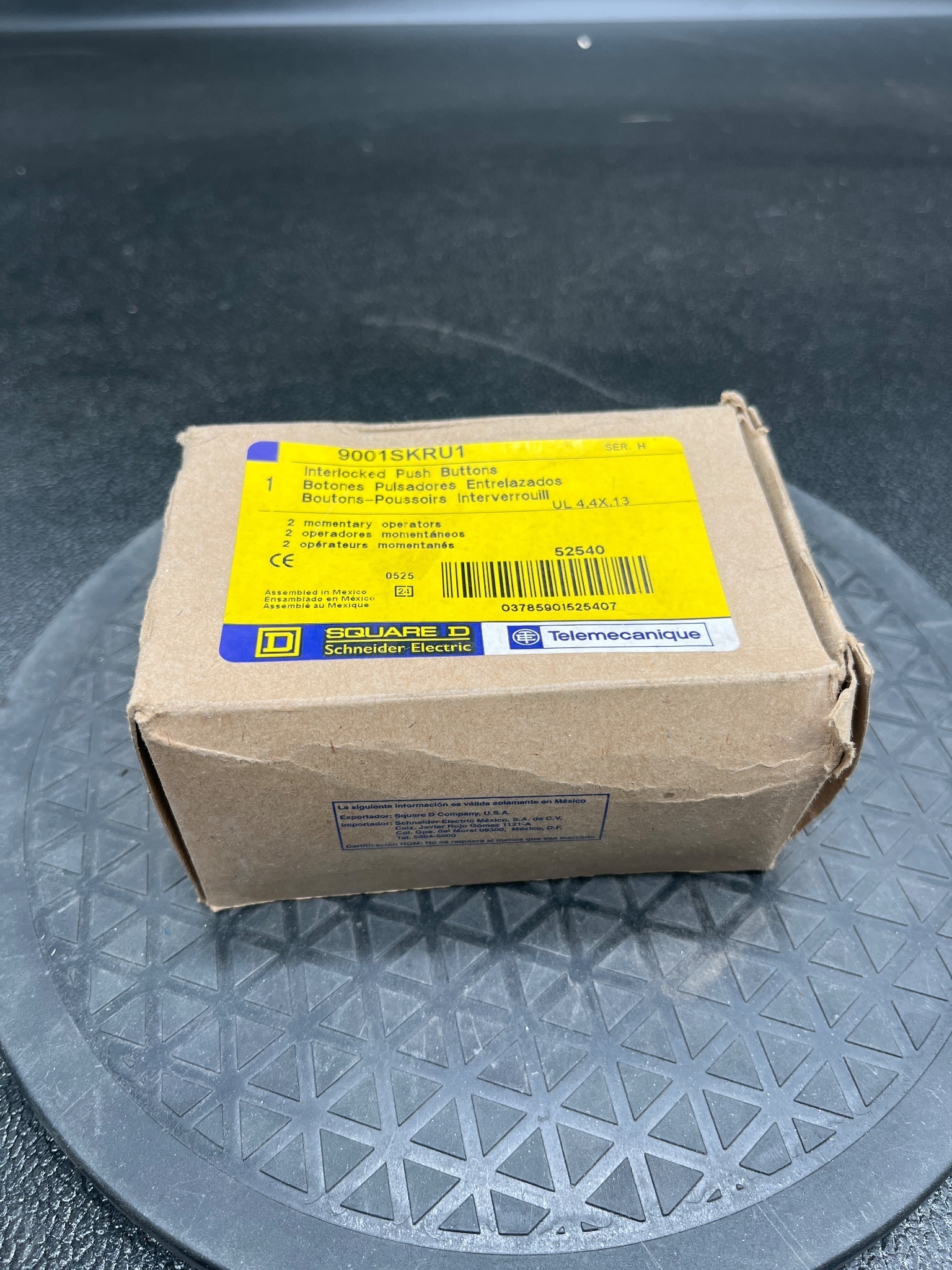 SQUARE D 9001SKRU1 30mm Pushbutton Operator 600V 10A NEW 0