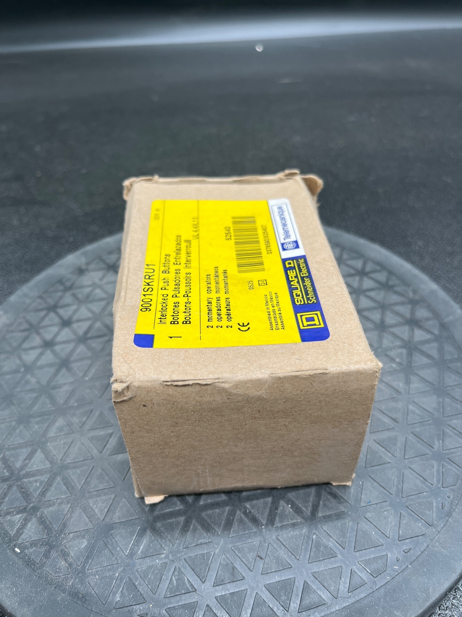SQUARE D 9001SKRU1 30mm Pushbutton Operator 600V 10A NEW 1