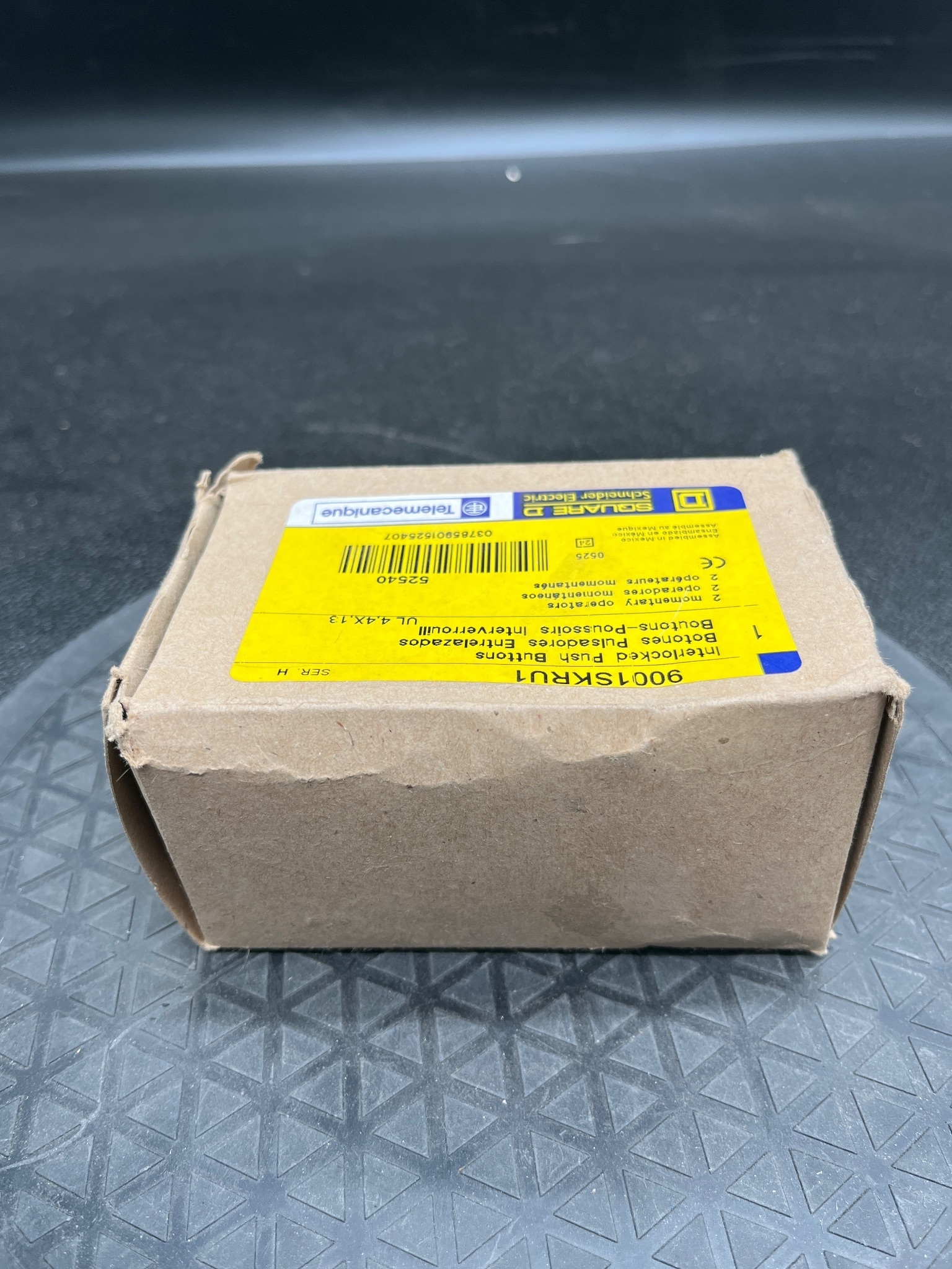 SQUARE D 9001SKRU1 30mm Pushbutton Operator 600V 10A NEW 2