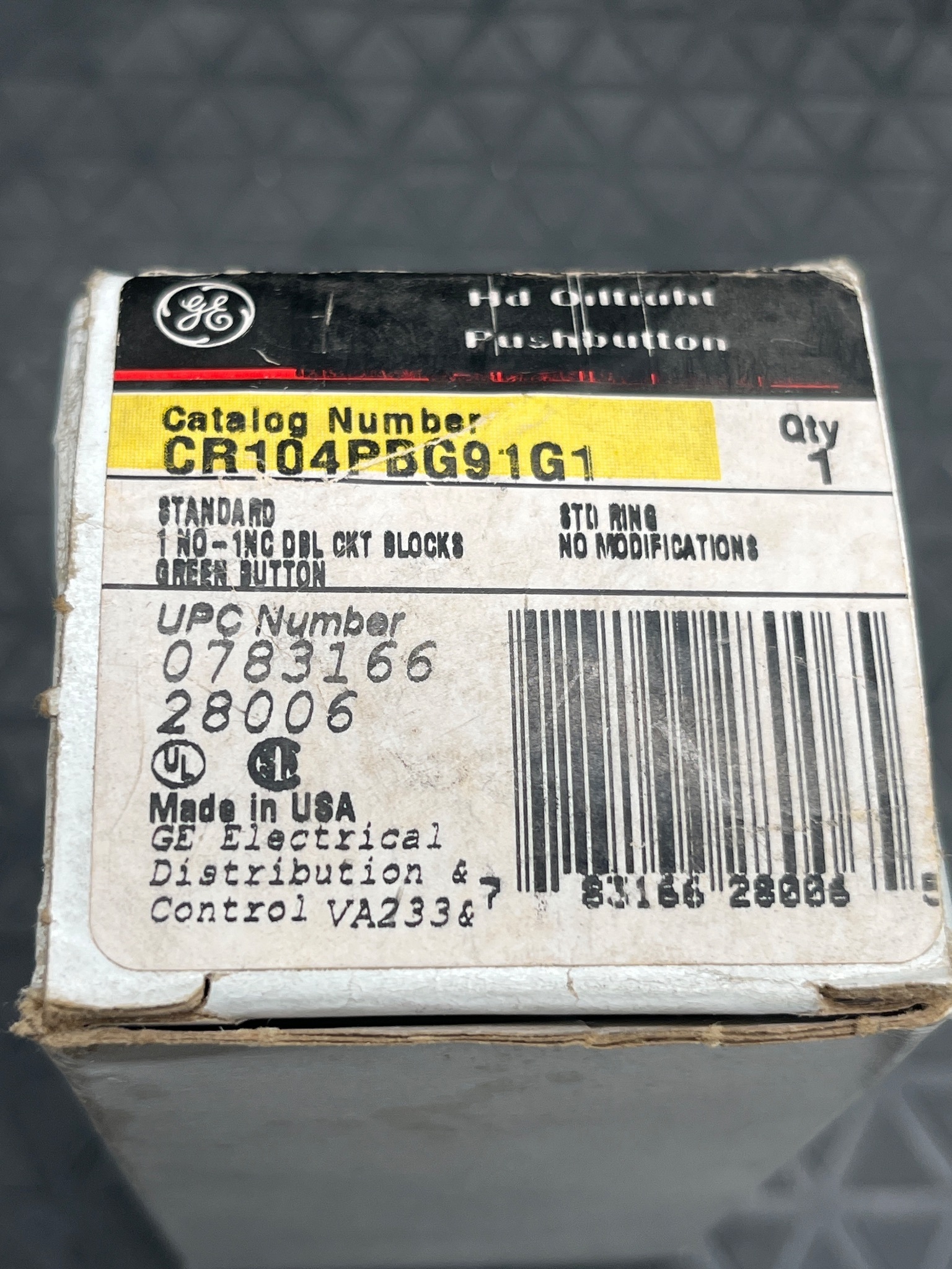 GENERAL ELECTRIC CR104PBG91G1 30mm Green Pushbutton 1NO/1NC NEW 4
