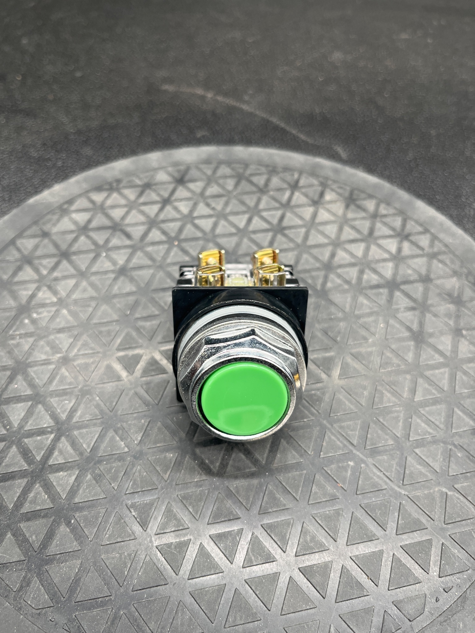 GENERAL ELECTRIC CR104PBG91G1 30mm Green Pushbutton 1NO/1NC NEW 5