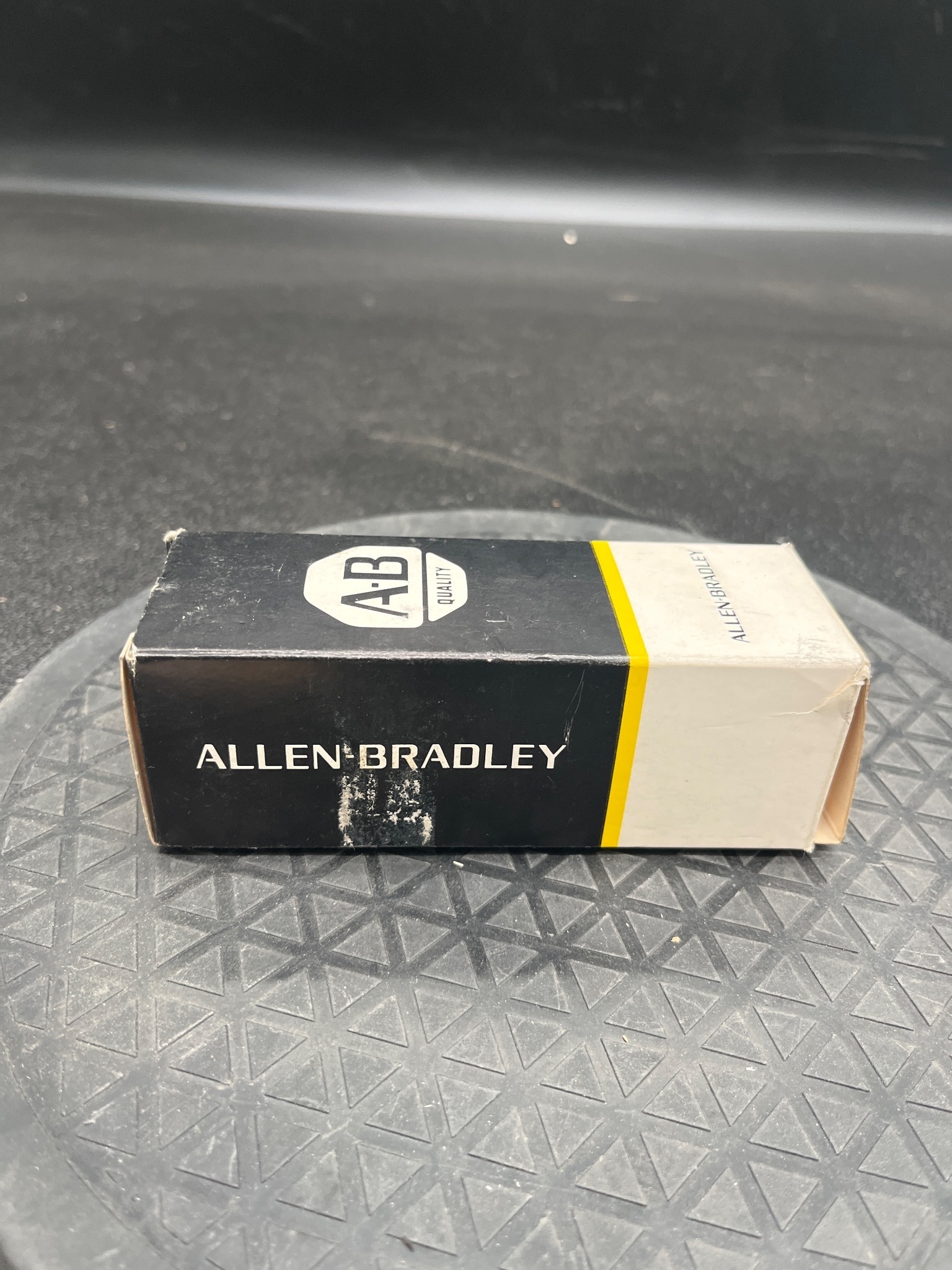 ALLEN BRADLEY 800MR-QTL24AK Amber LED Pilot Light NEW 1
