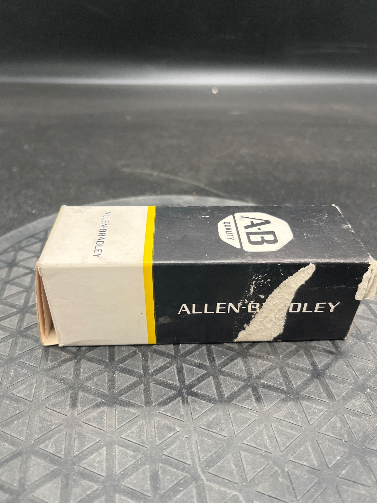 ALLEN BRADLEY 800MR-QTL24AK Amber LED Pilot Light NEW 3