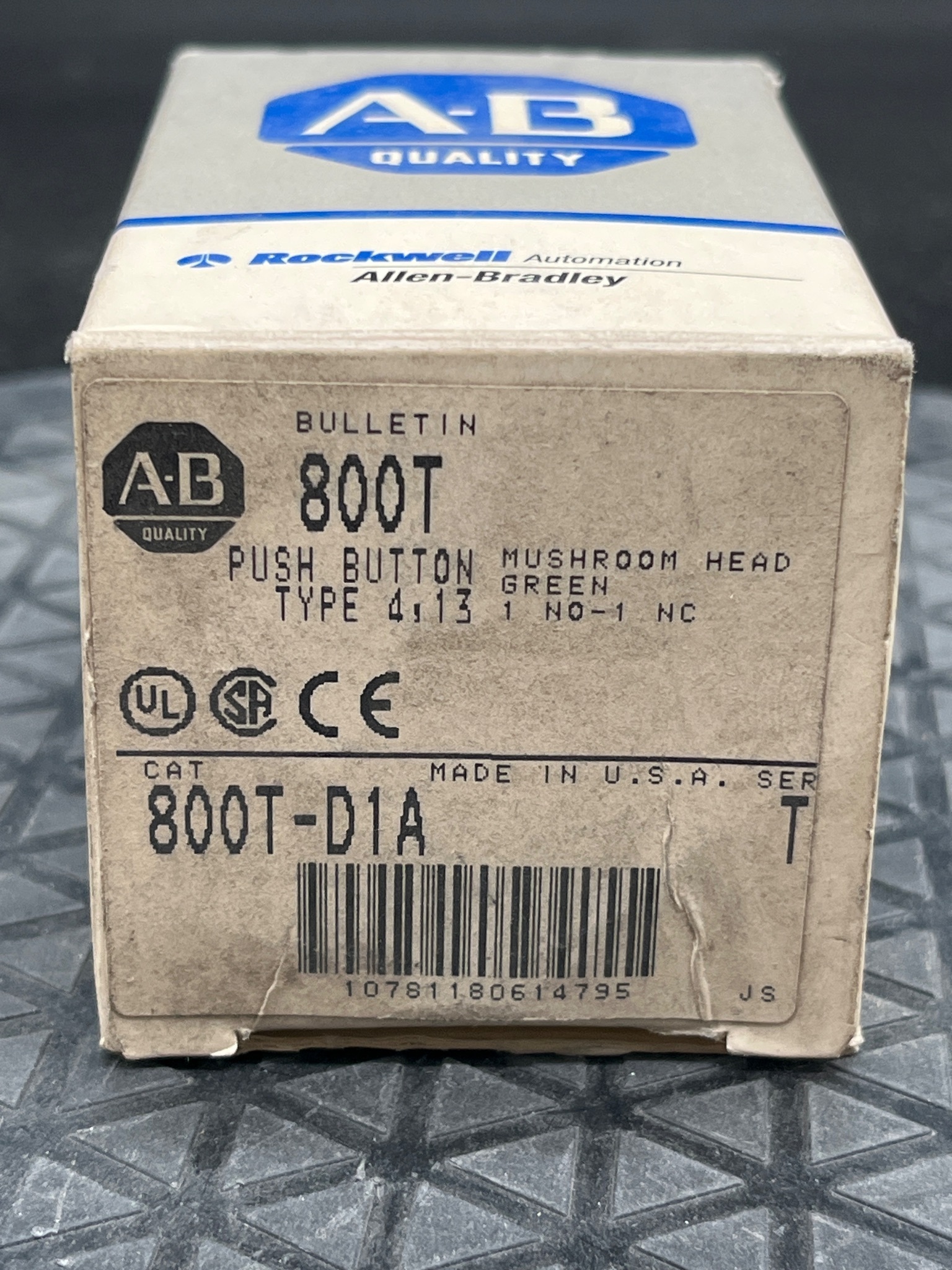 ALLEN BRADLEY 800T-D1A Pushbutton NEW 4