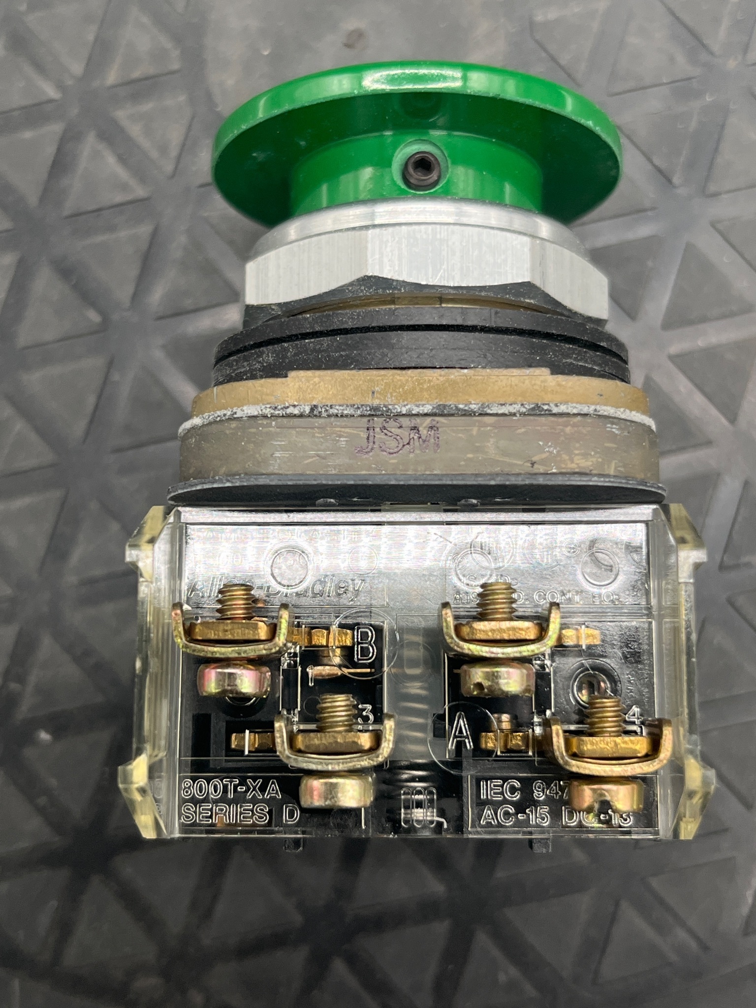 ALLEN BRADLEY 800T-D1A Pushbutton NEW 7