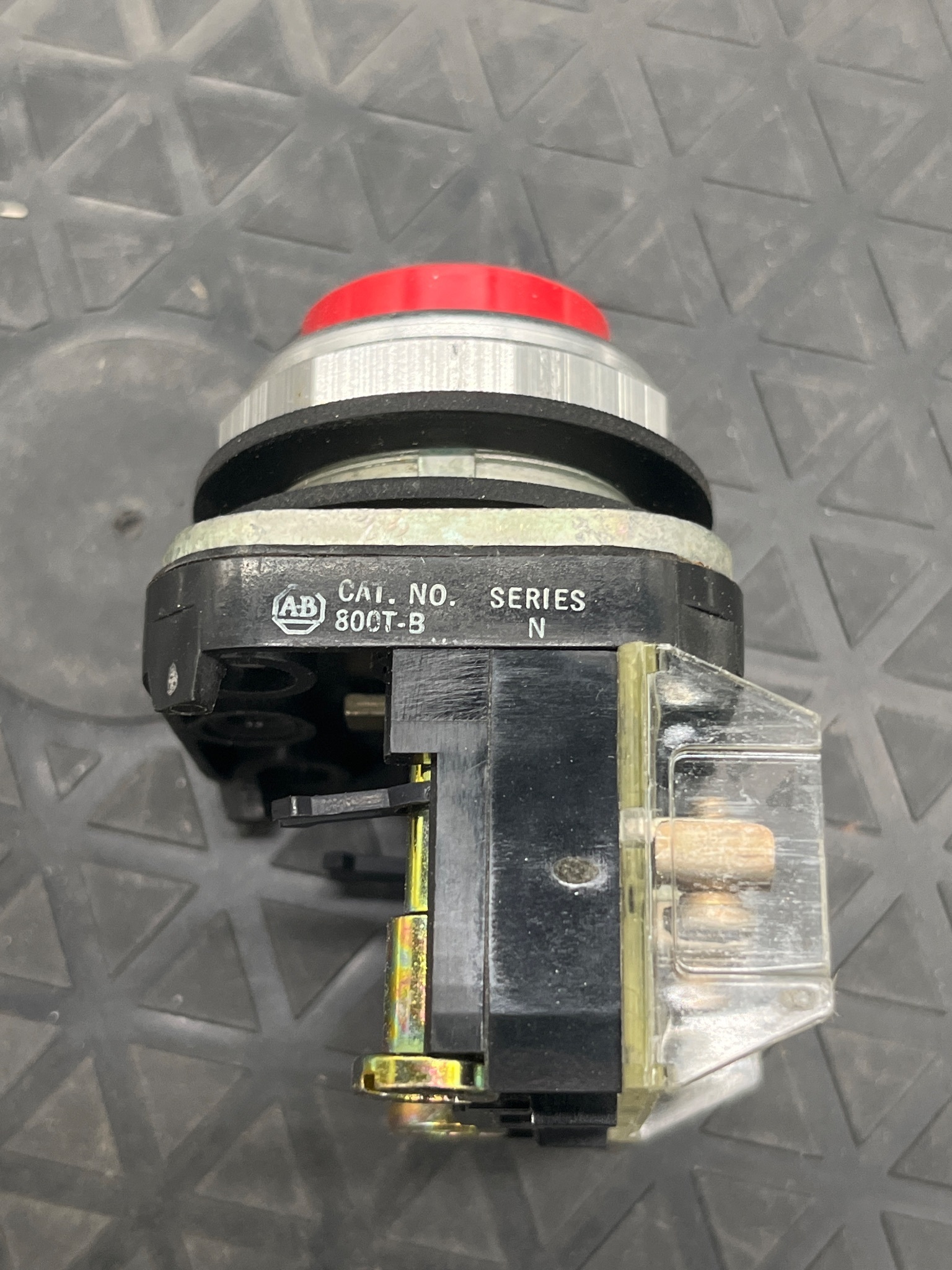 ALLEN BRADLEY 800T-B Pushbutton with 800T-XD4 Contact Block NEW 5