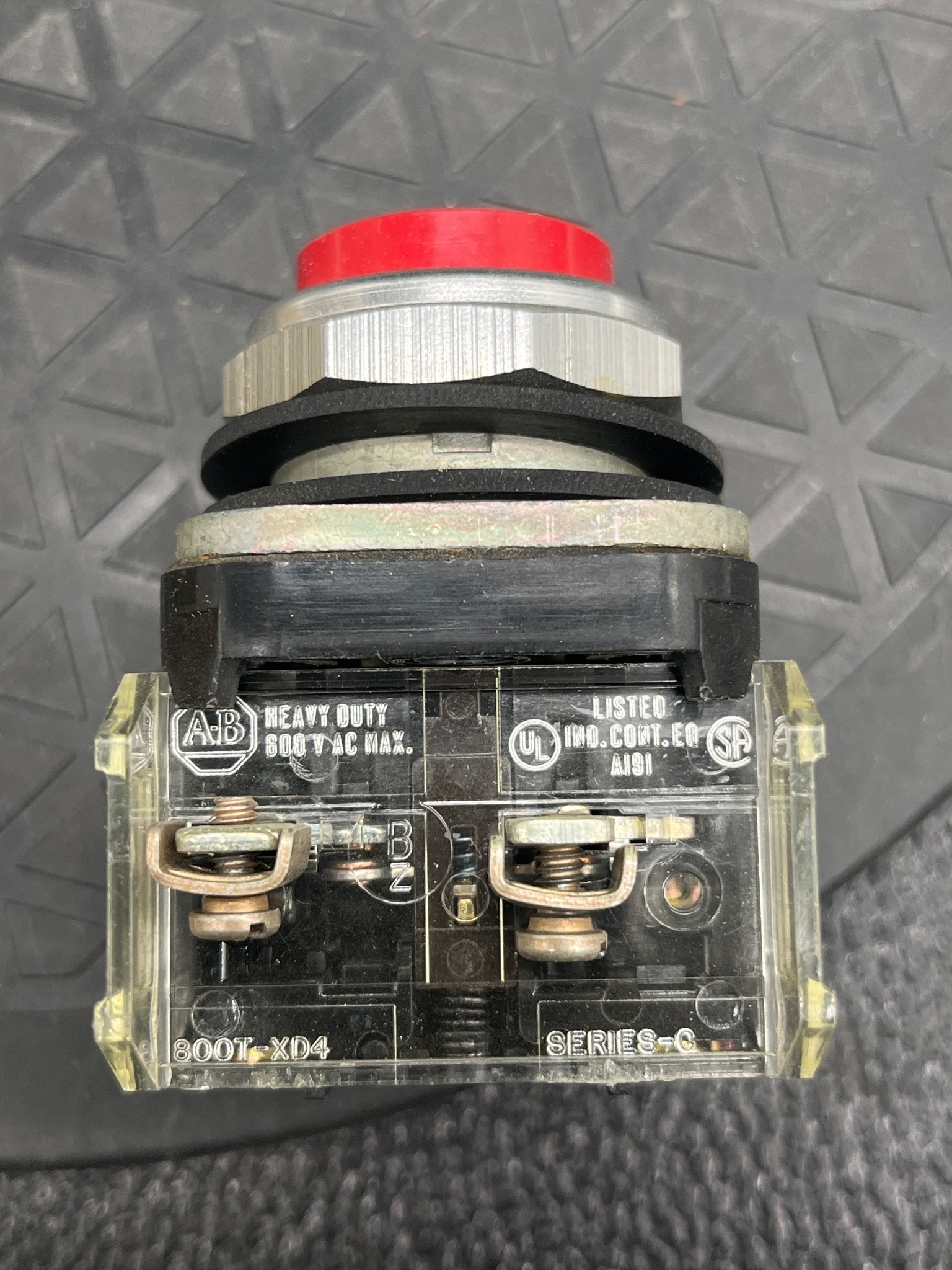 ALLEN BRADLEY 800T-B Pushbutton with 800T-XD4 Contact Block NEW 6
