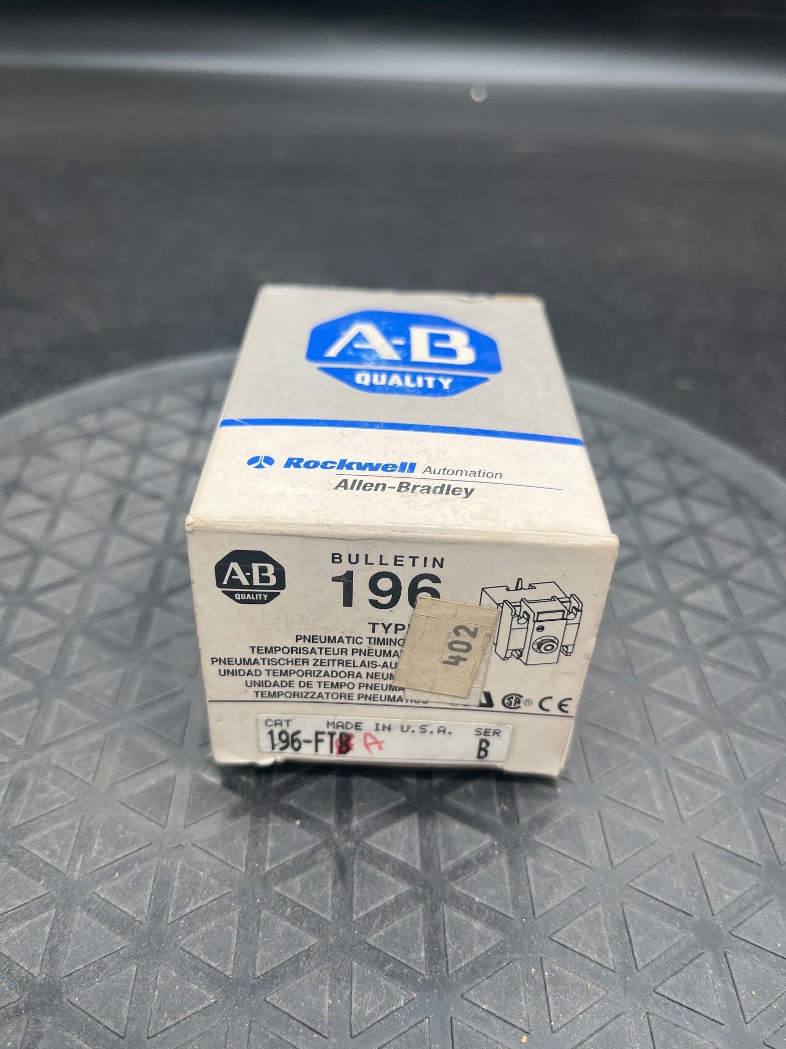 ALLEN BRADLEY 196-FTA Pneumatic Timer NEW 1