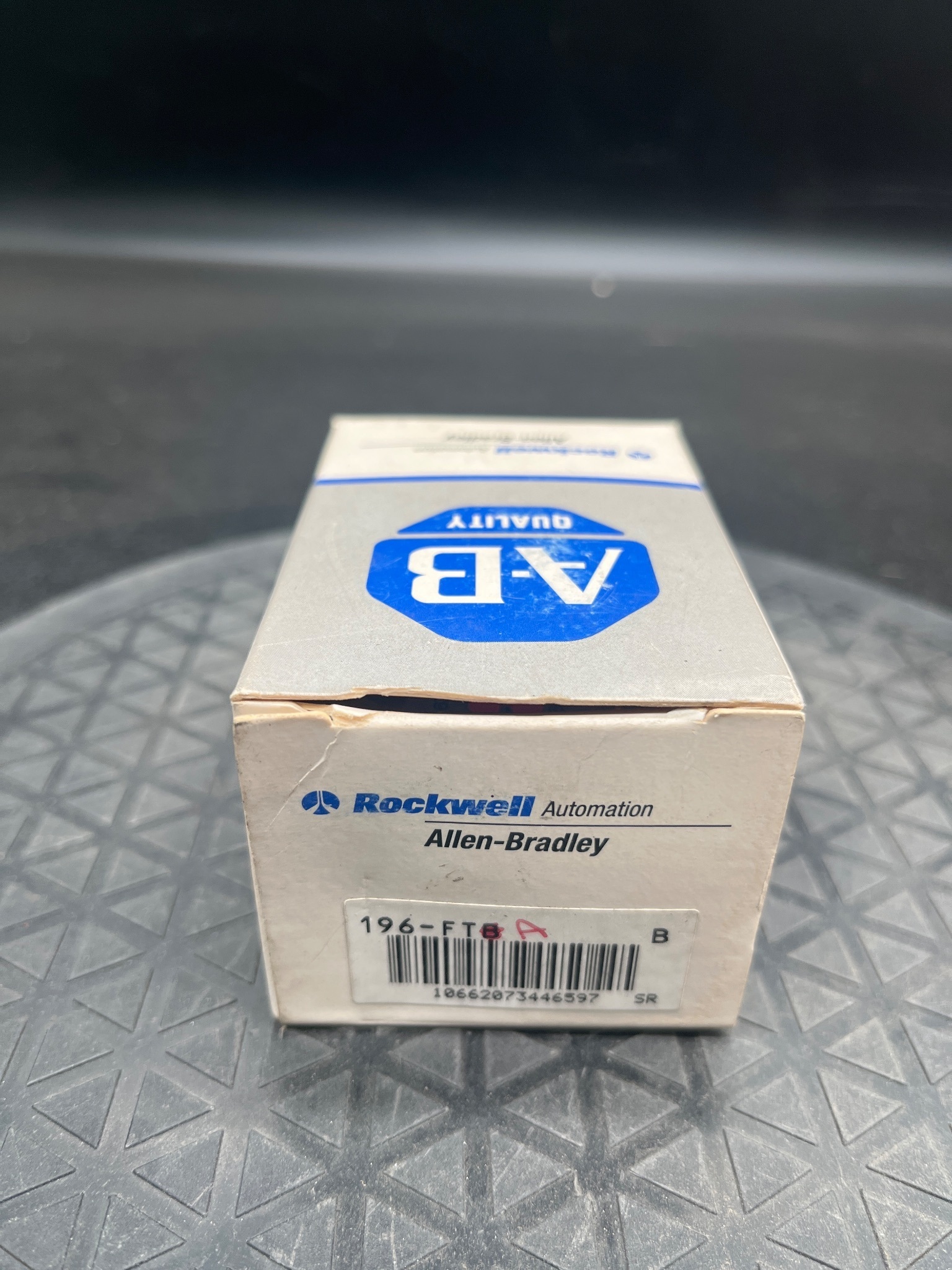 ALLEN BRADLEY 196-FTA Pneumatic Timer NEW 3