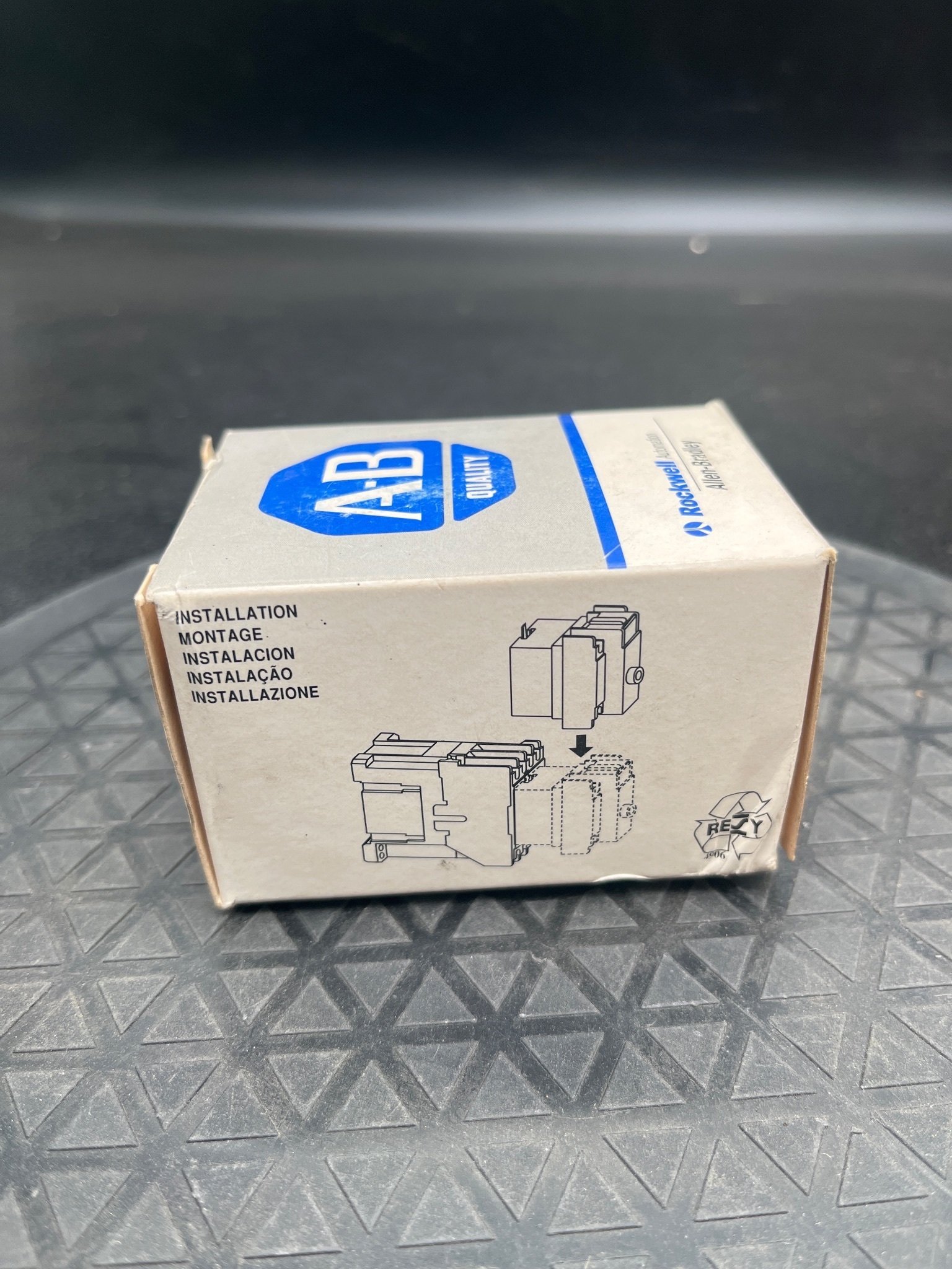 ALLEN BRADLEY 196-FTA Pneumatic Timer NEW 4
