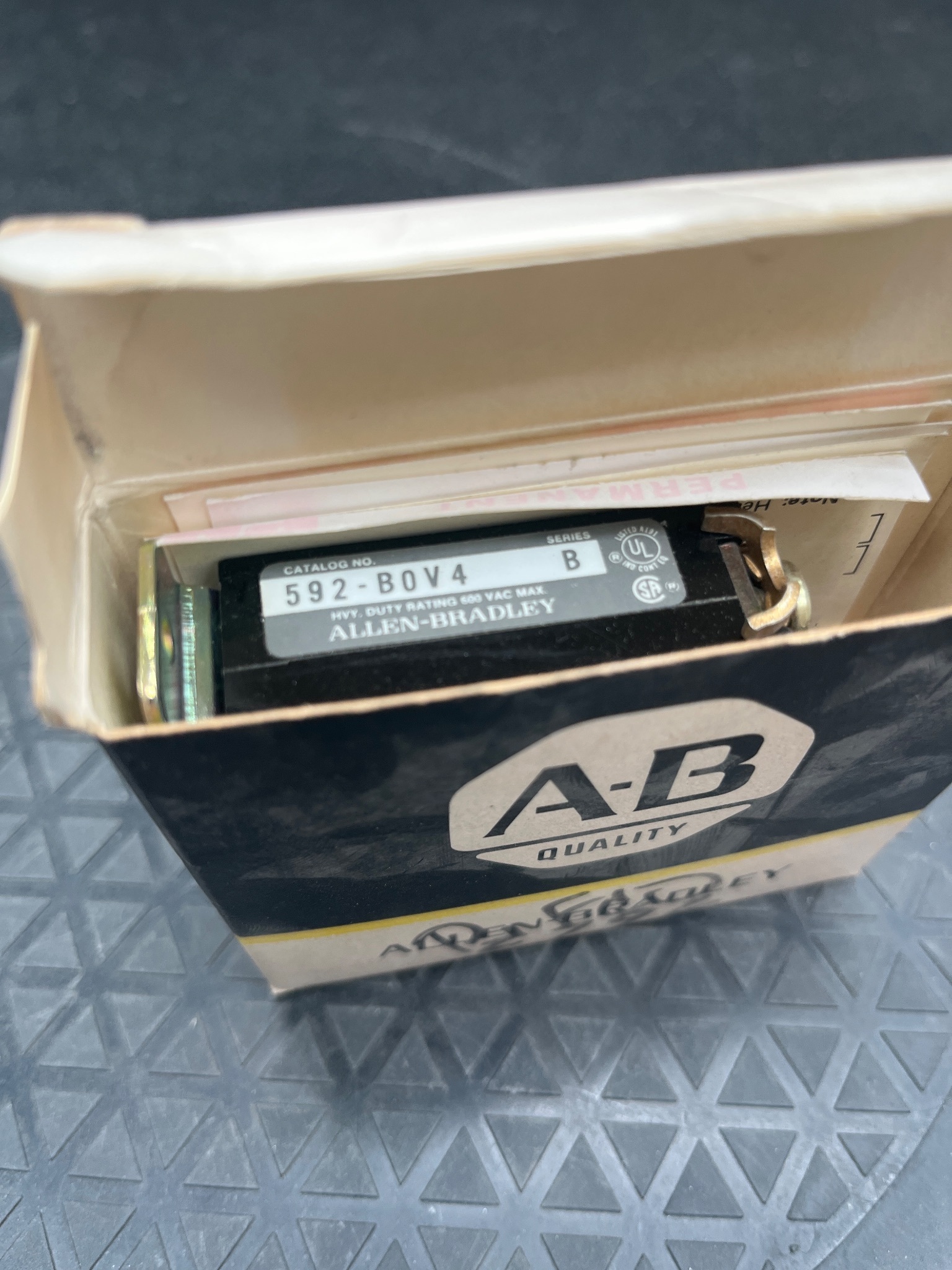 ALLEN BRADLEY 592-BOV4 Overload Relay NEW 5