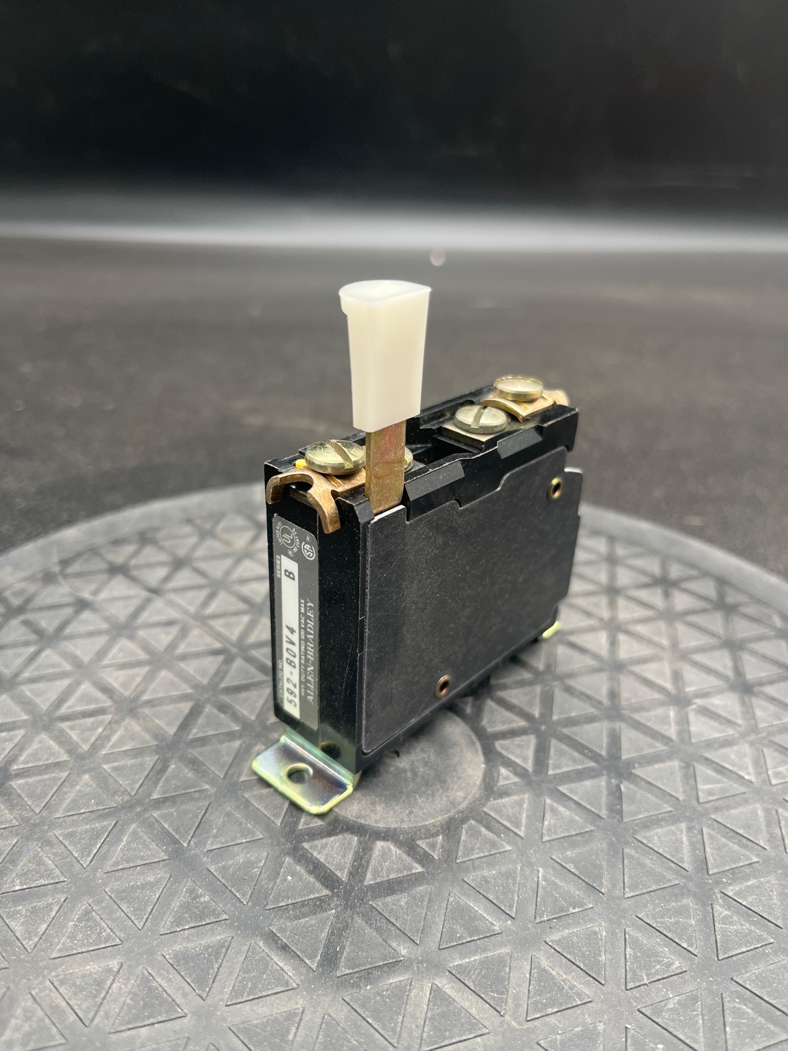 ALLEN BRADLEY 592-BOV4 Overload Relay NEW 8