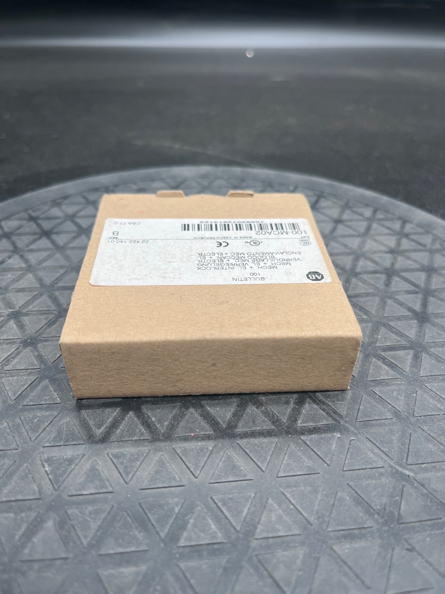 ALLEN BRADLEY 100-MCA02 Auxiliary Contact Block NEW 2