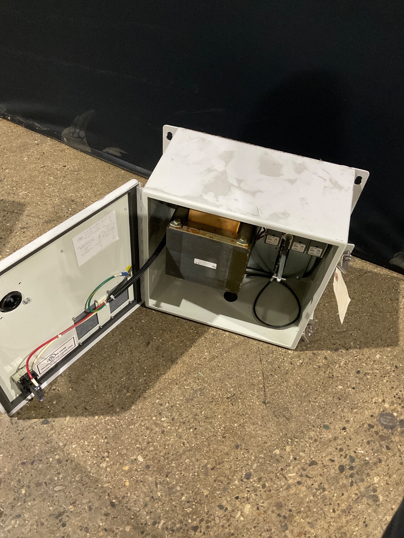 ELECTRO-MATIC EMLD3T8GS4P2-200K-RAL7035 Disconnect Panel USED 6