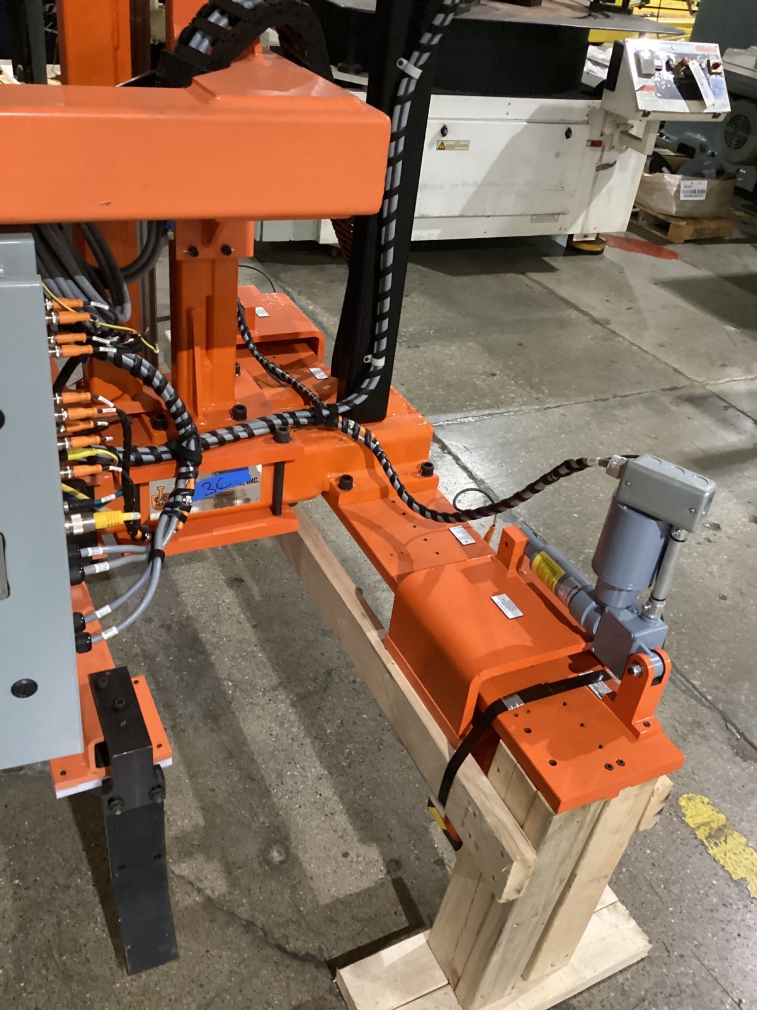UNIFIED INDUSTRIES Electric Lift Assist USED 3