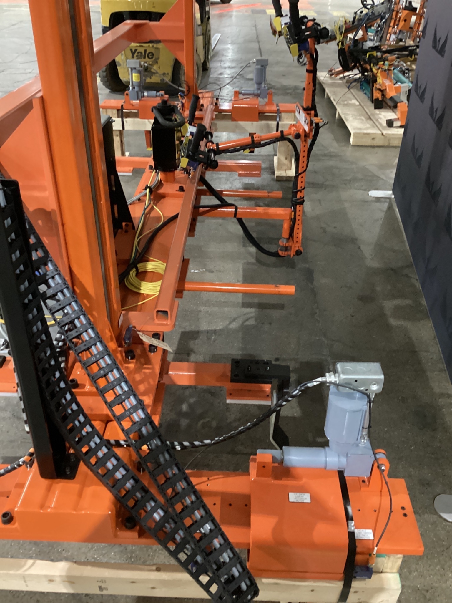 UNIFIED INDUSTRIES Electric Lift Assist USED 4