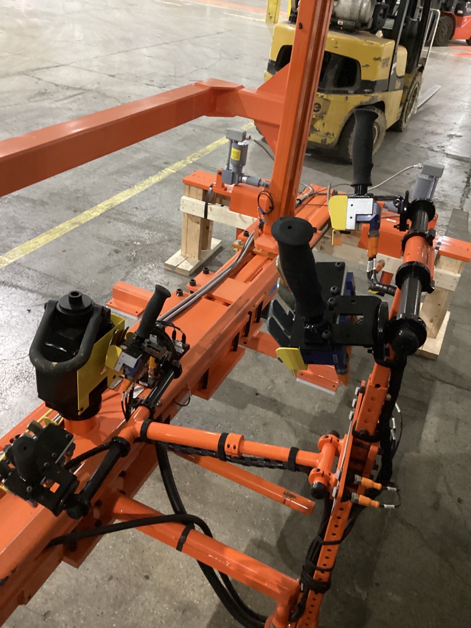 UNIFIED INDUSTRIES Electric Lift Assist USED 5