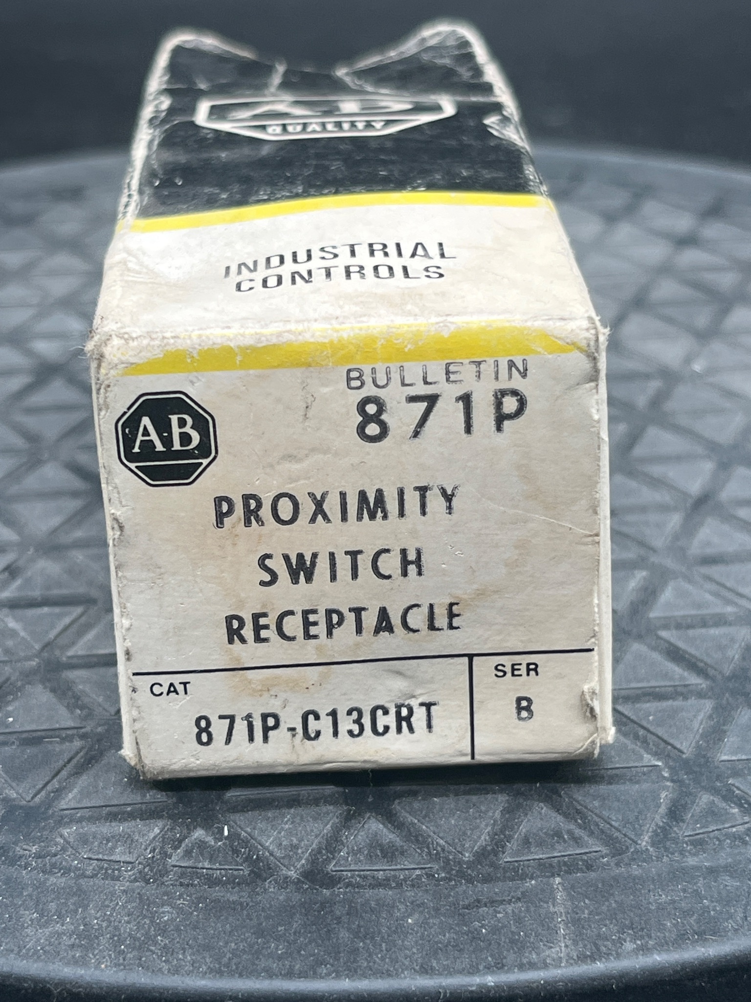 ALLEN BRADLEY 871P-C13CRT Proximity Switch Receptacle NEW 4