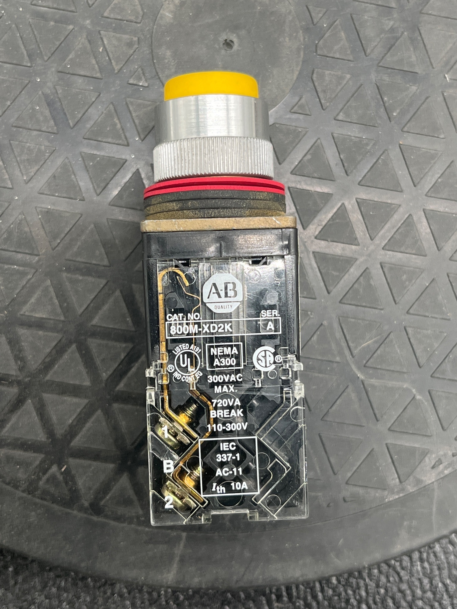 ALLEN BRADLEY 800M-XD2K Push Button Operator NEW 0