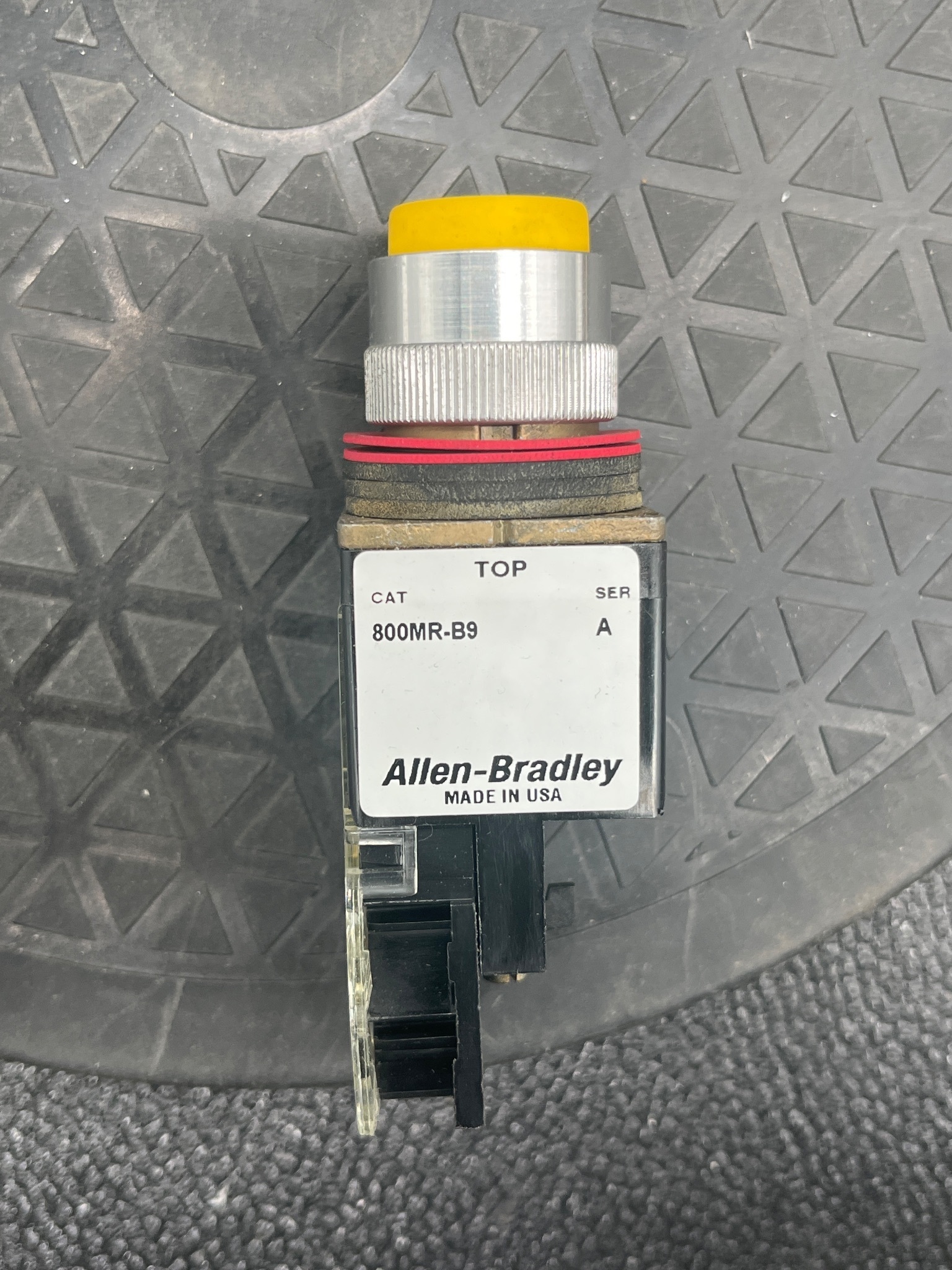 ALLEN BRADLEY 800M-XD2K Push Button Operator NEW 1