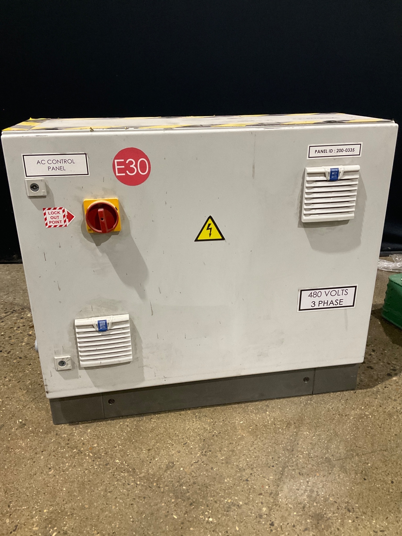 RITTAL AE1055.500 Enclosure w/ Allen-Bradley PowerFlex 527 Drives USED 0