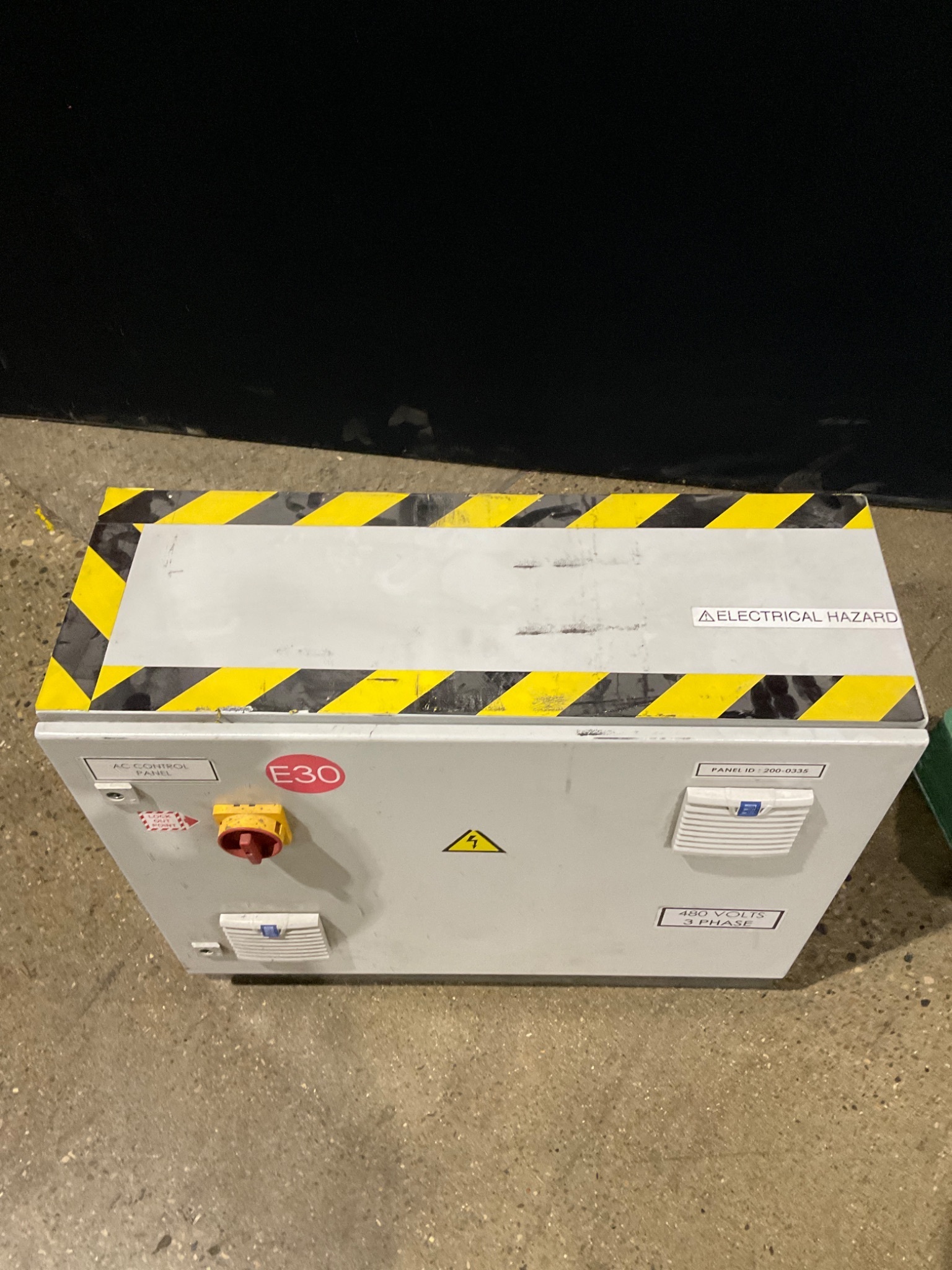 RITTAL AE1055.500 Enclosure w/ Allen-Bradley PowerFlex 527 Drives USED 1