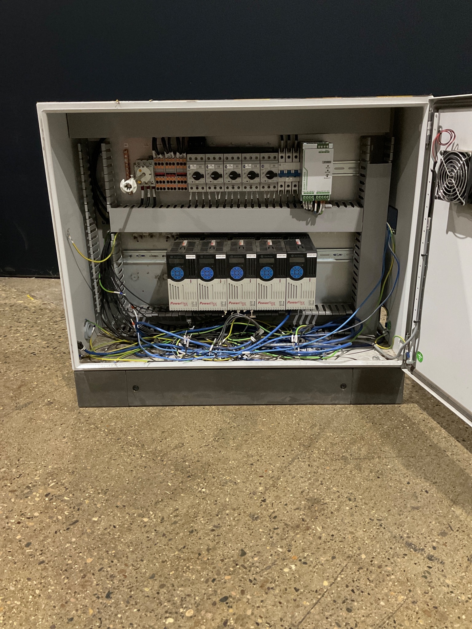 RITTAL AE1055.500 Enclosure w/ Allen-Bradley PowerFlex 527 Drives USED 5