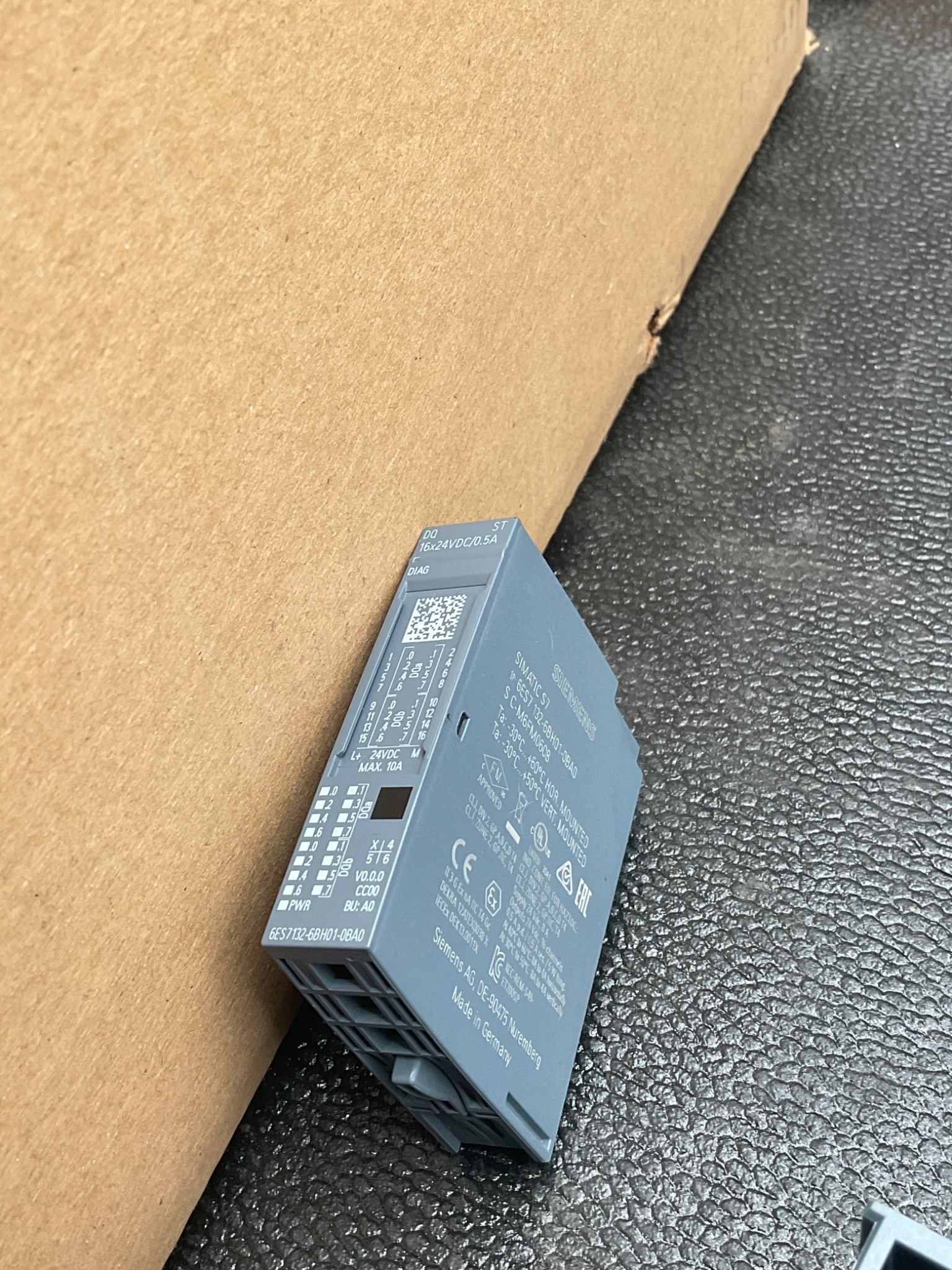 SIEMENS 6ES7 132-6BH01-0BA0 SIMATIC ET 200SP Digital Output Module USED 4
