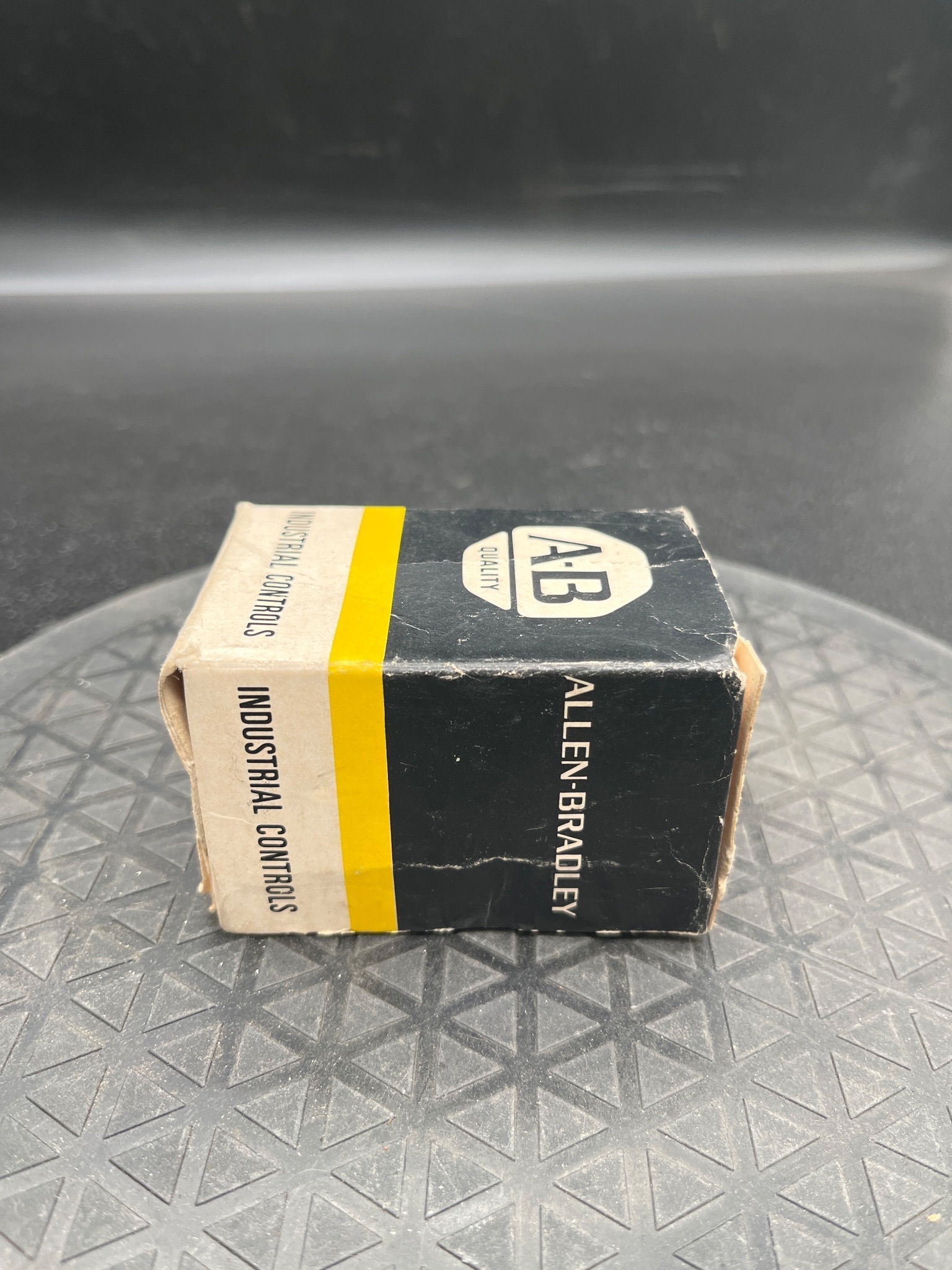 ALLEN BRADLEY 8-590 EM-Relay NEW 1