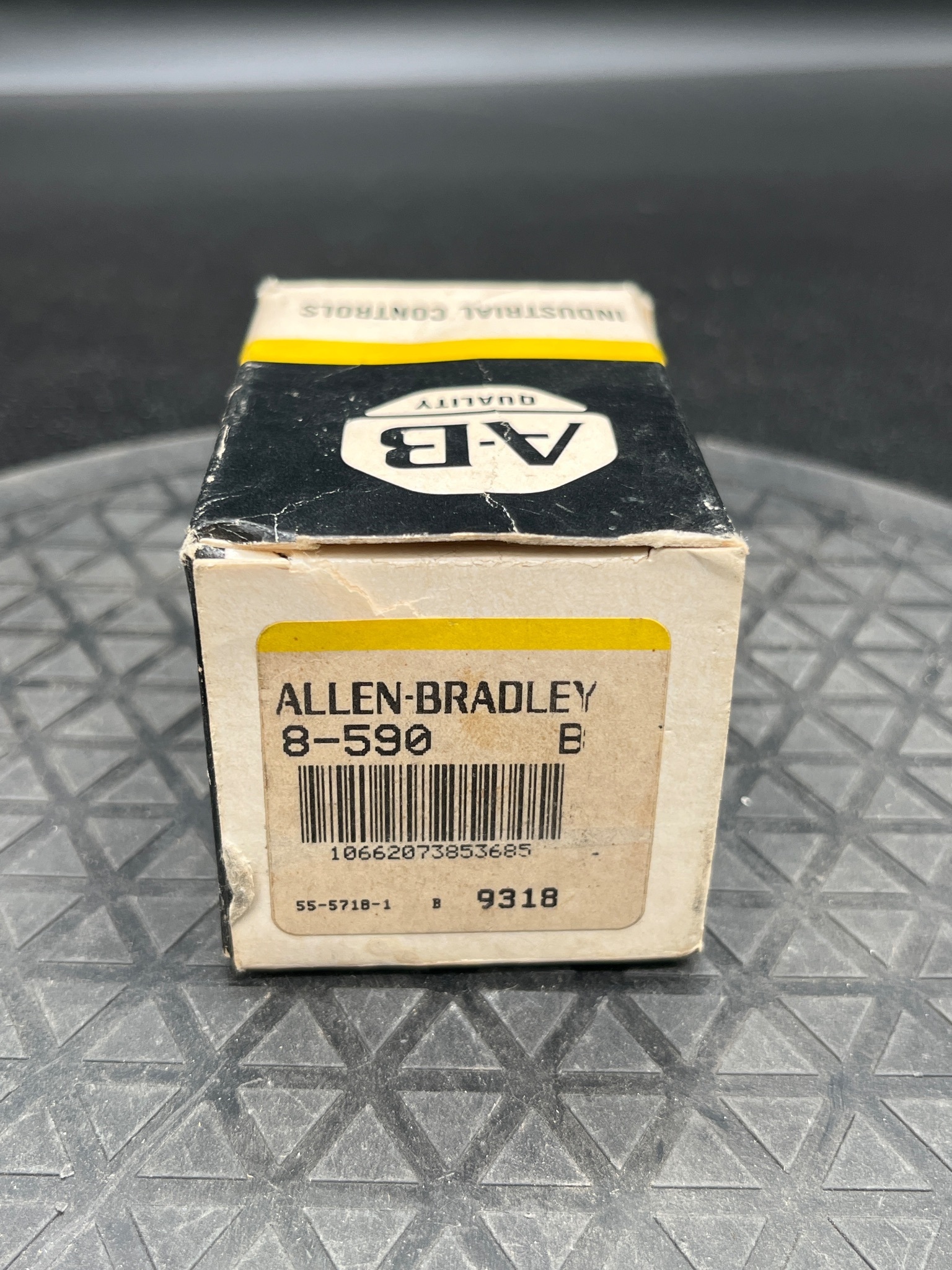 ALLEN BRADLEY 8-590 EM-Relay NEW 2