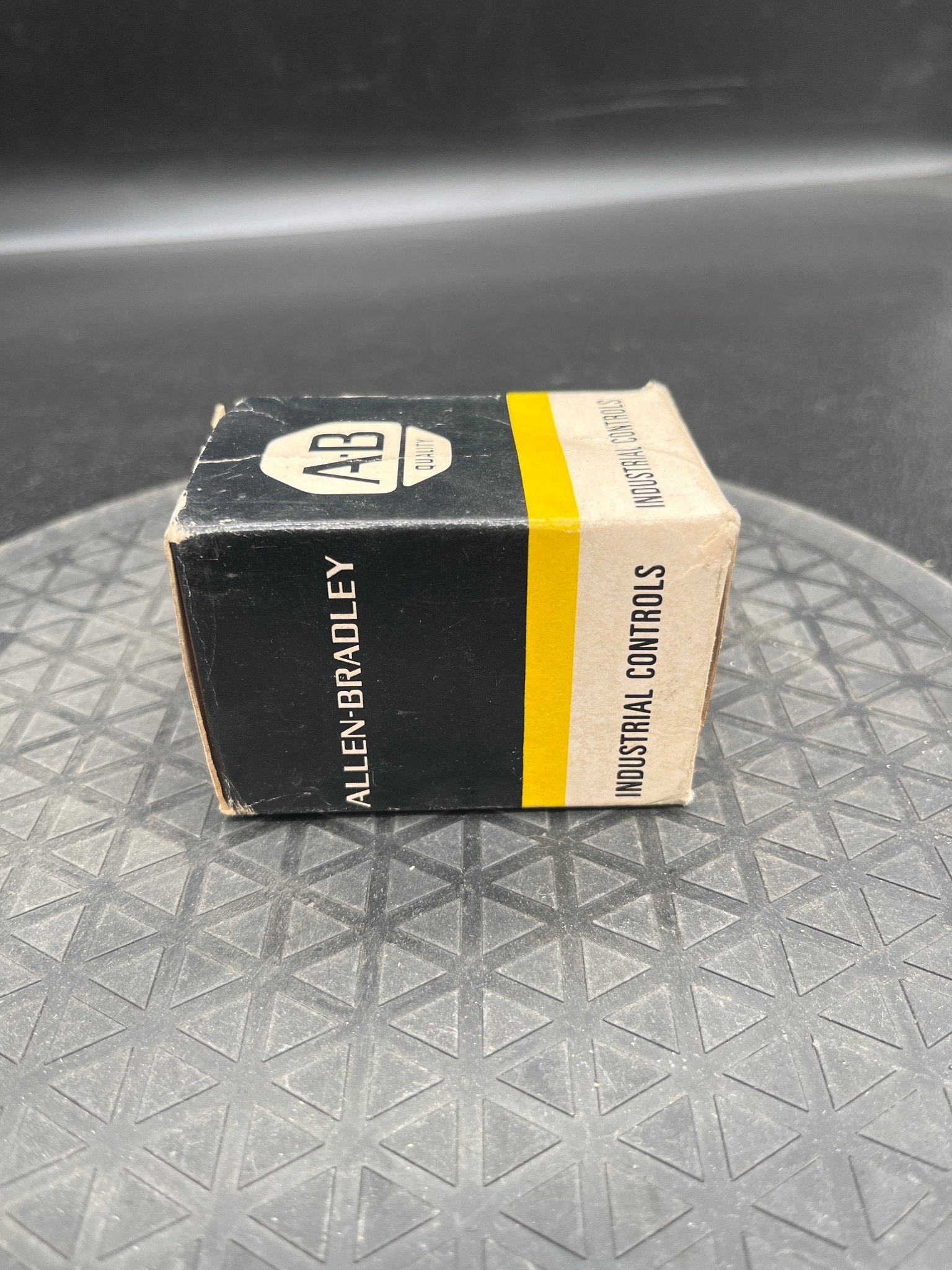 ALLEN BRADLEY 8-590 EM-Relay NEW 3