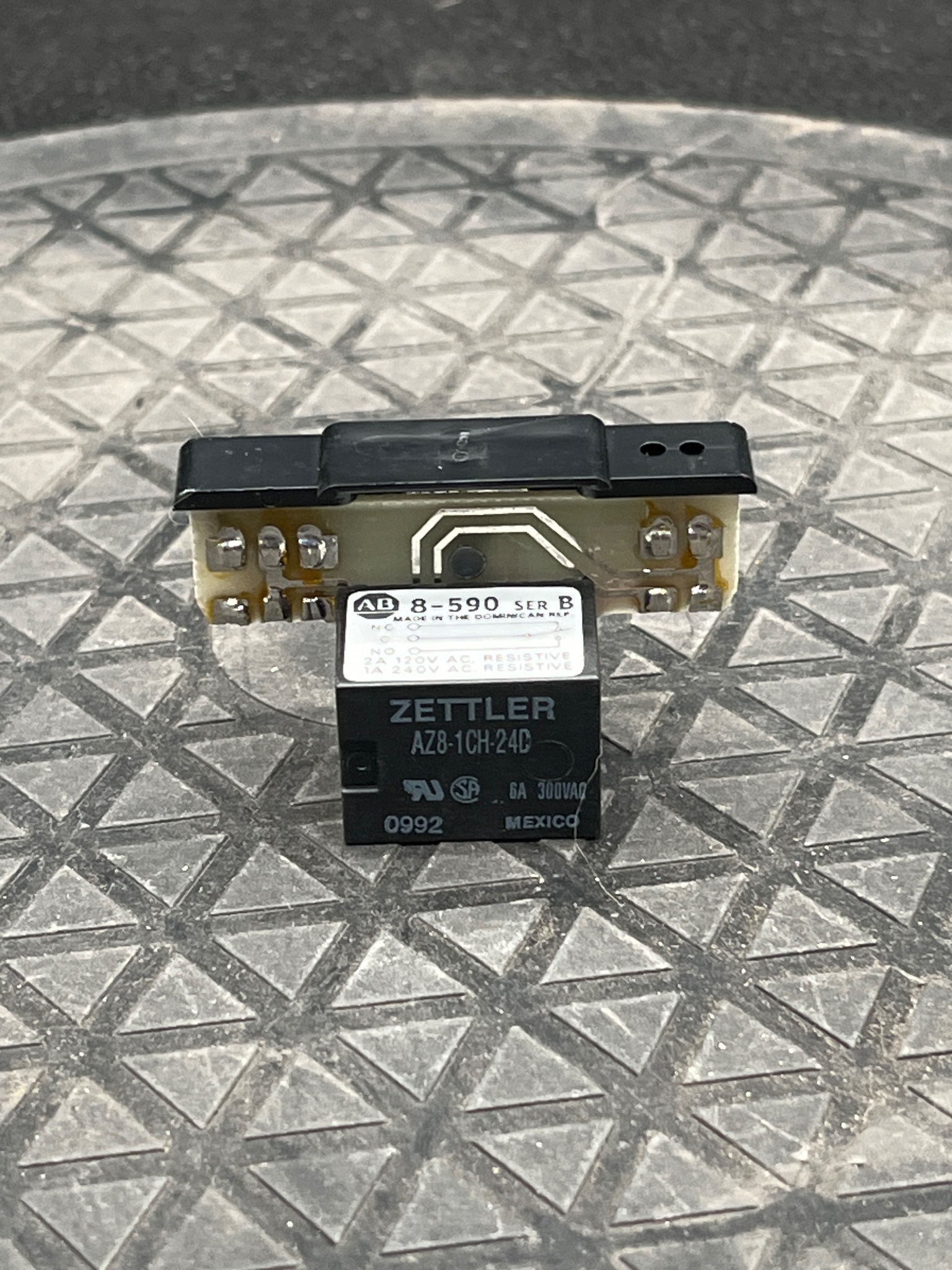 ALLEN BRADLEY 8-590 EM-Relay NEW 5