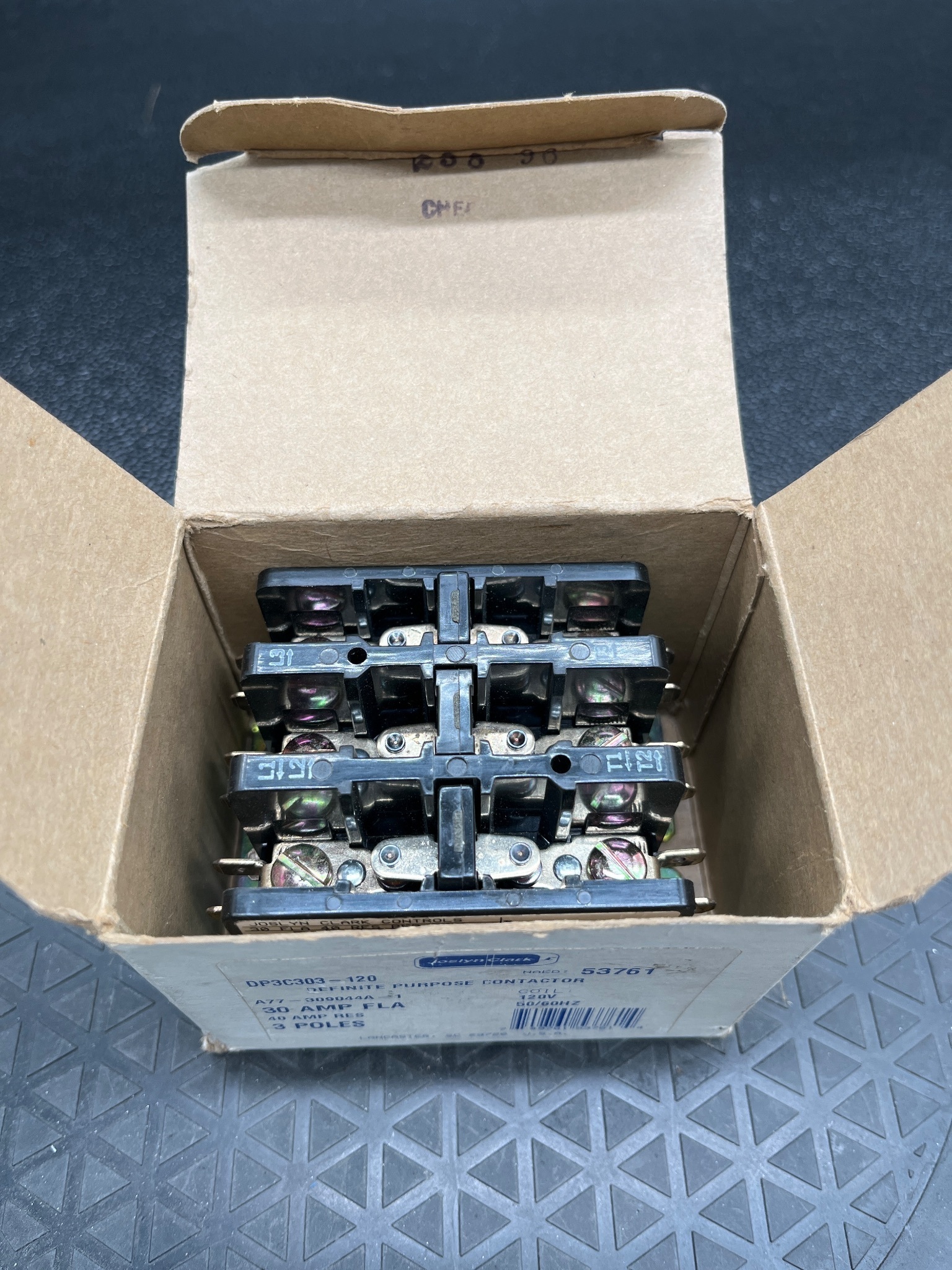 JOSLYN CLARK DP3C303-120 Definite Purpose Contactor NEW 5