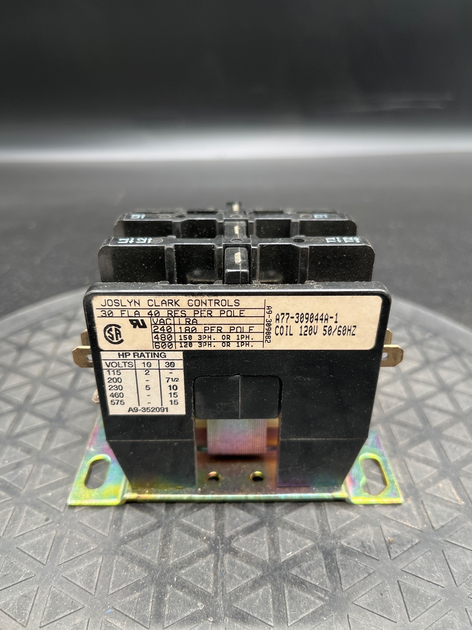 JOSLYN CLARK DP3C303-120 Definite Purpose Contactor NEW 6