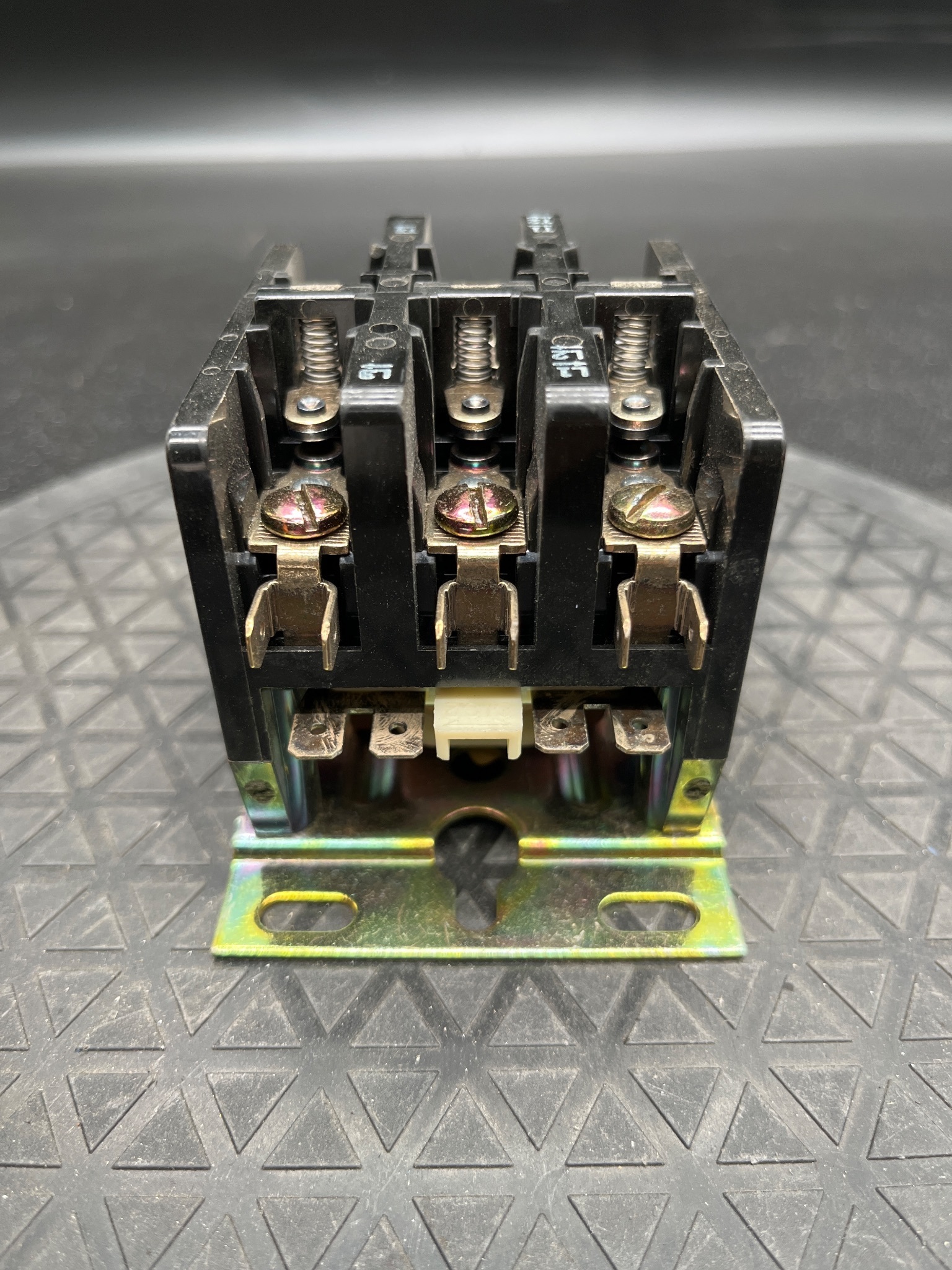 JOSLYN CLARK DP3C303-120 Definite Purpose Contactor NEW 9