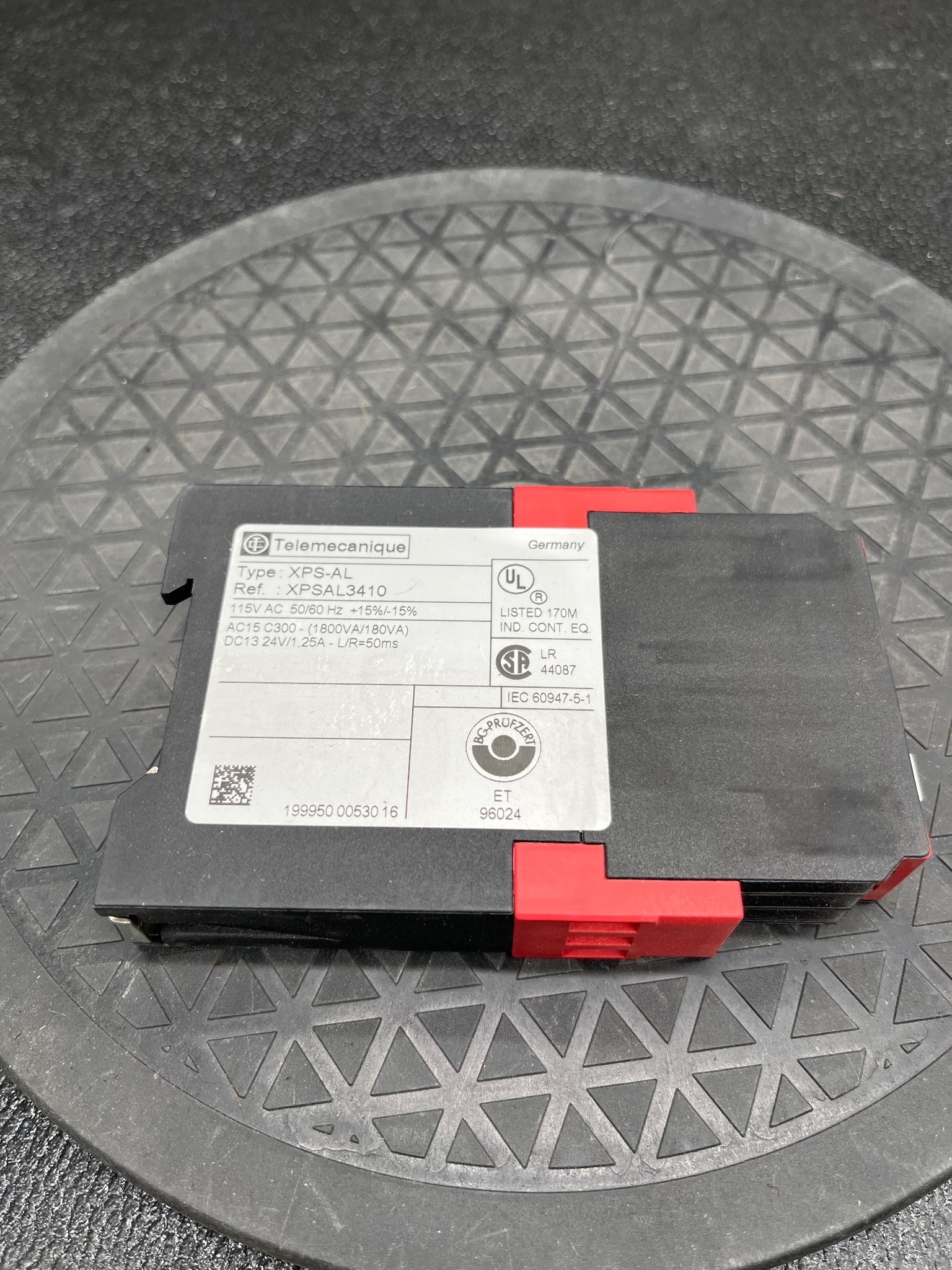 TELEMECANIQUE XPS-AL Safety Relay NEW 4