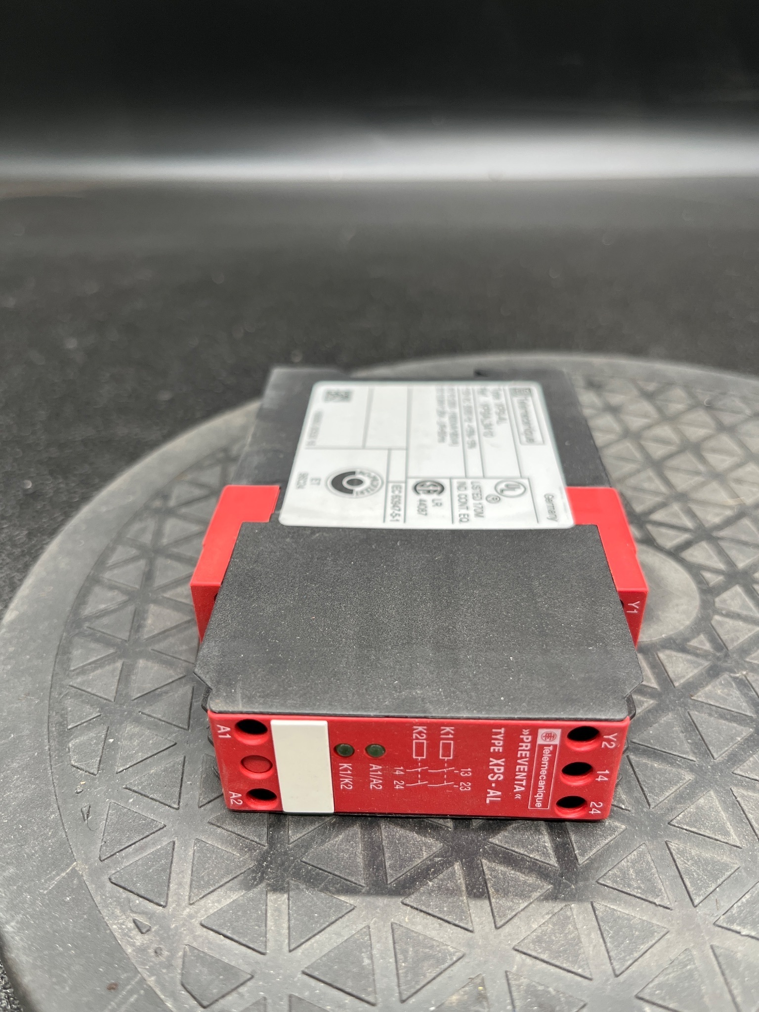 TELEMECANIQUE XPS-AL Safety Relay NEW 5