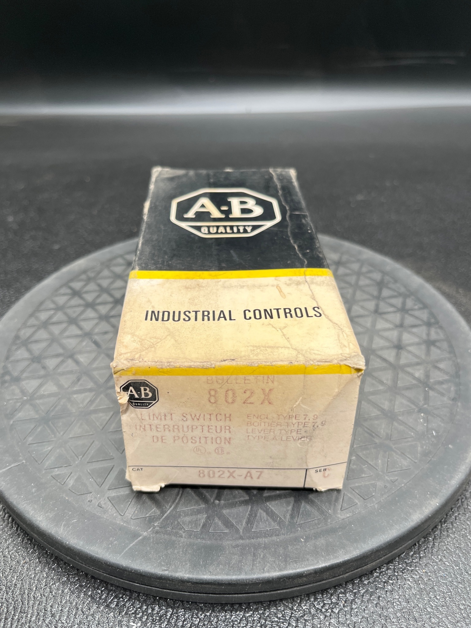 ALLEN BRADLEY 802X-A7 Limit Switch USED 6