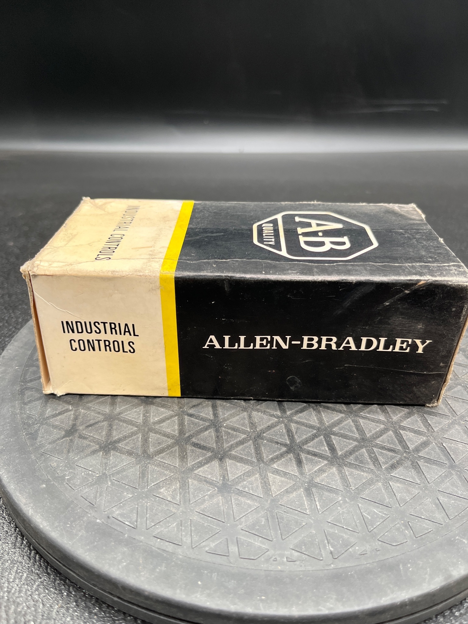 ALLEN BRADLEY 802X-A7 Limit Switch USED 7