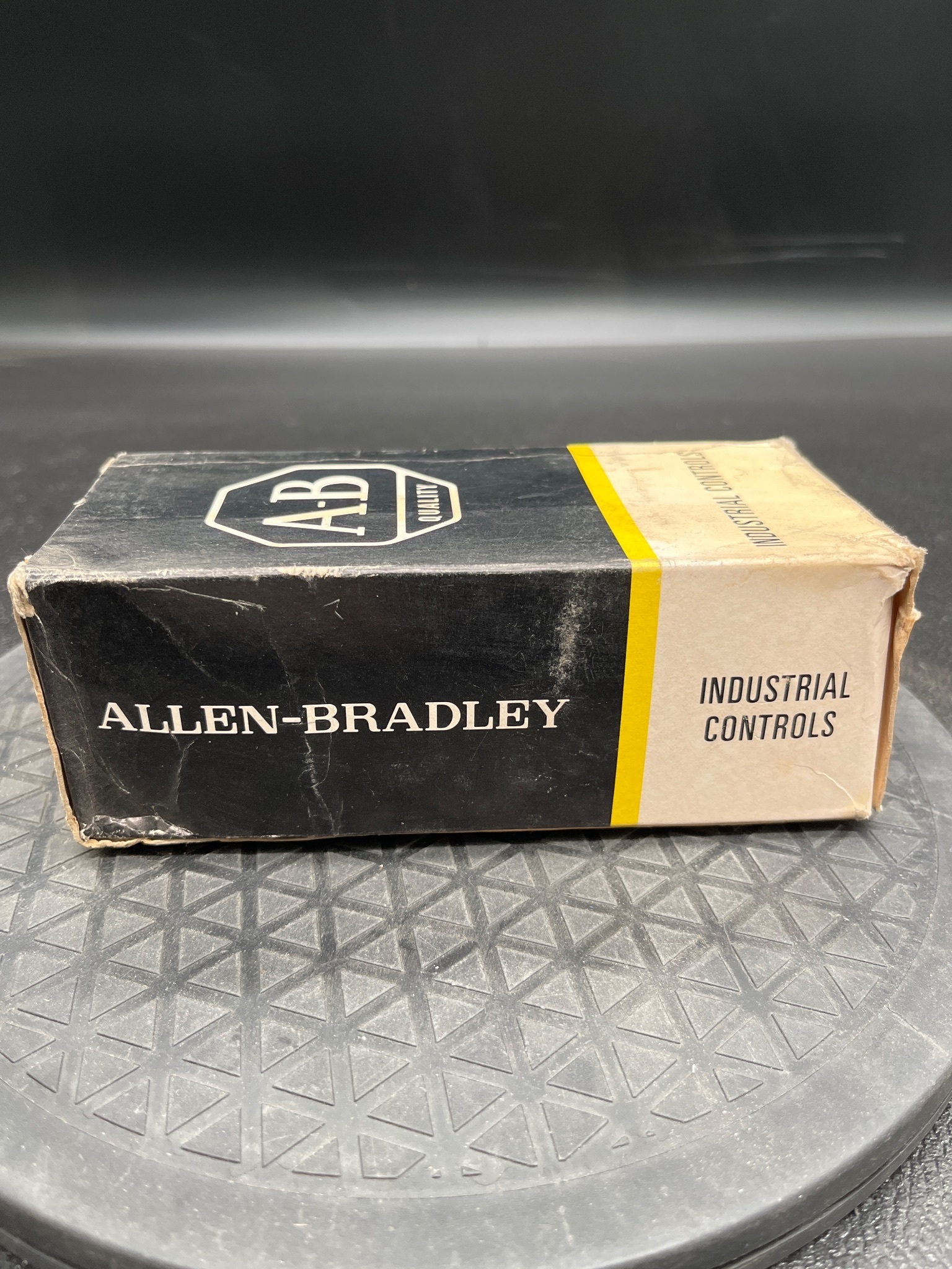 ALLEN BRADLEY 802X-A7 Limit Switch USED 9
