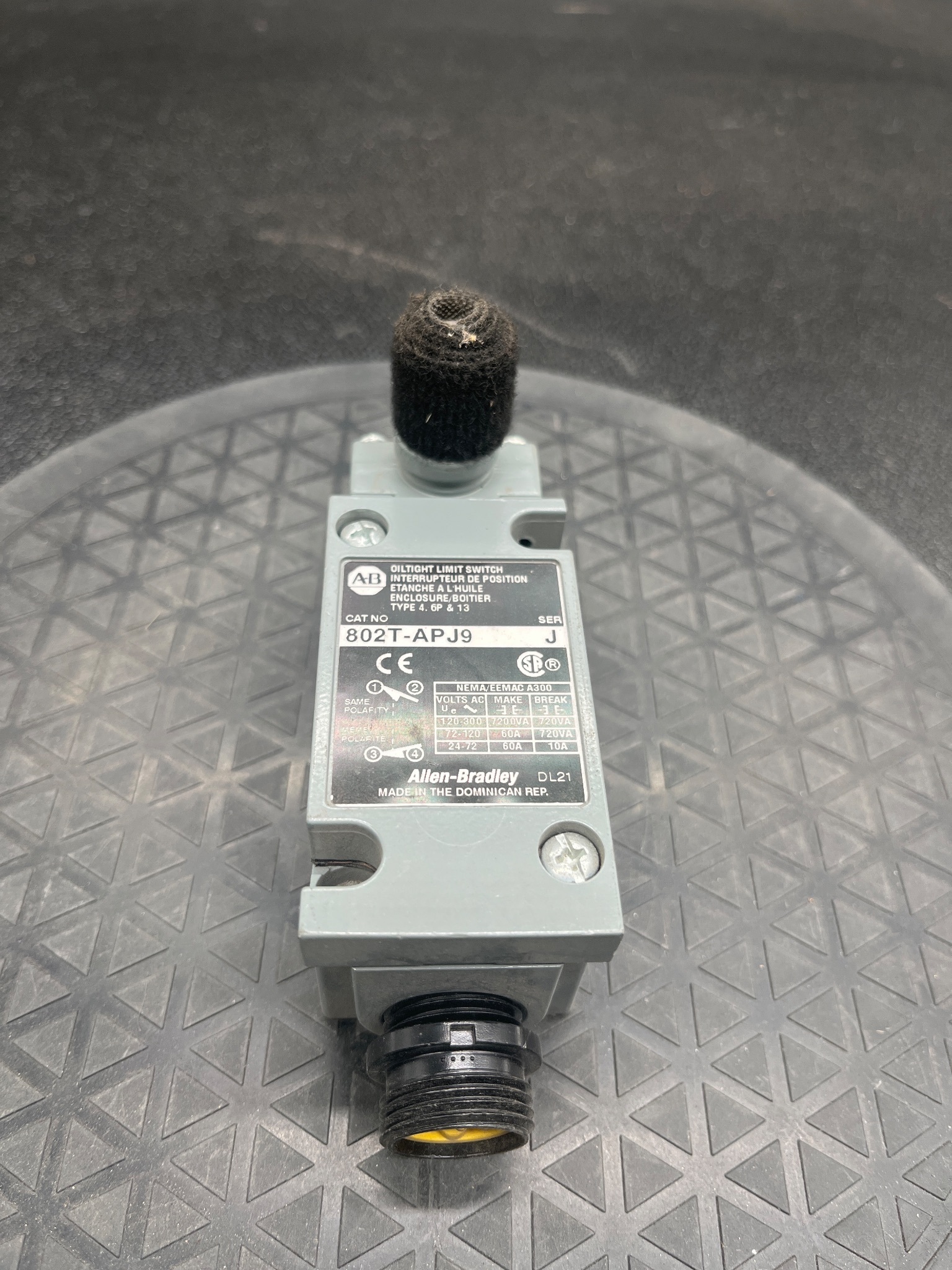 ALLEN BRADLEY 802T-APJ9 Limit Switch USED 0