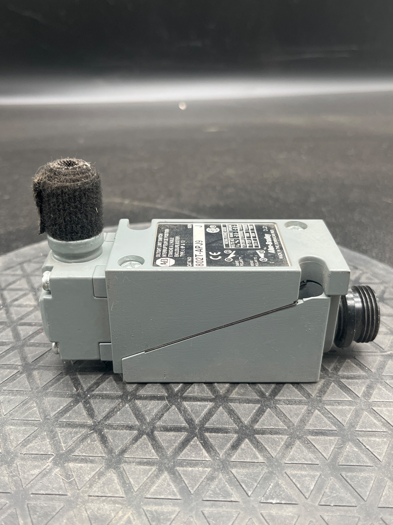 ALLEN BRADLEY 802T-APJ9 Limit Switch USED 3